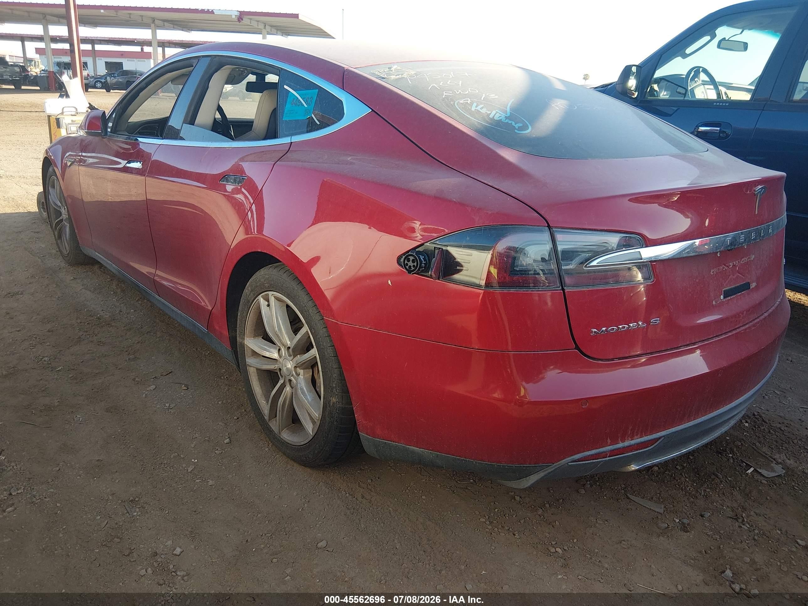 2014 Tesla Model S P85 Красный vin: 5YJSA1H11EFP45017