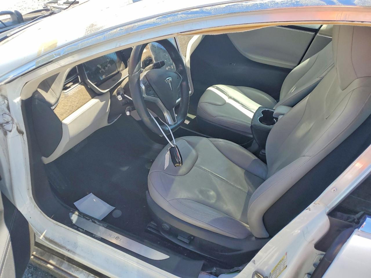 2014 Tesla Model S White vin: 5YJSA1H11EFP57345