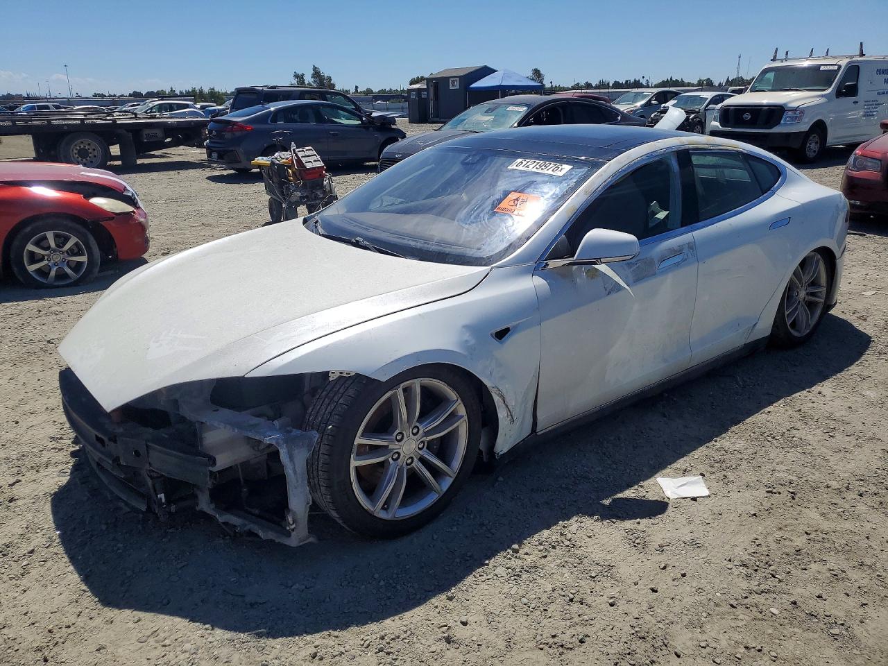 2014 Tesla Model S White vin: 5YJSA1H11EFP57345