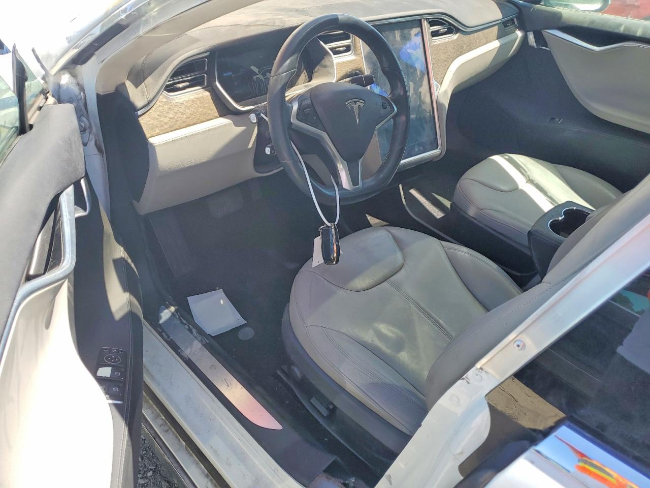 2014 Tesla Model S White vin: 5YJSA1H11EFP57345