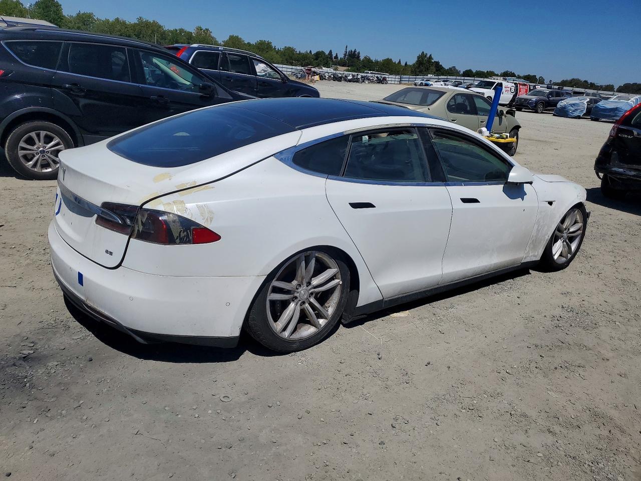 2014 Tesla Model S White vin: 5YJSA1H11EFP57345