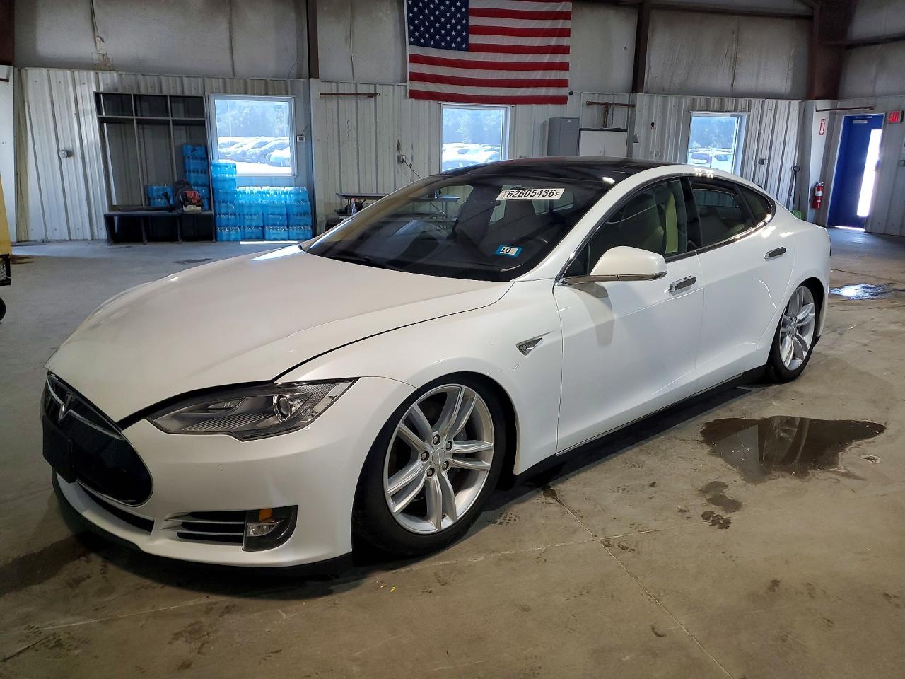 2014 Tesla Model S White vin: 5YJSA1H12EFP45883