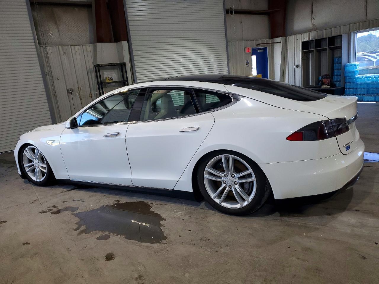 2014 Tesla Model S White vin: 5YJSA1H12EFP45883