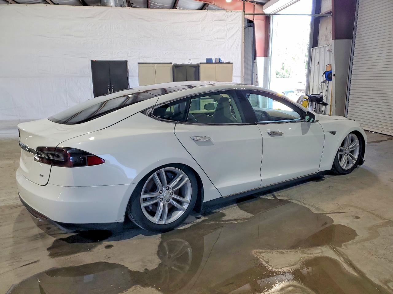 2014 Tesla Model S White vin: 5YJSA1H12EFP45883