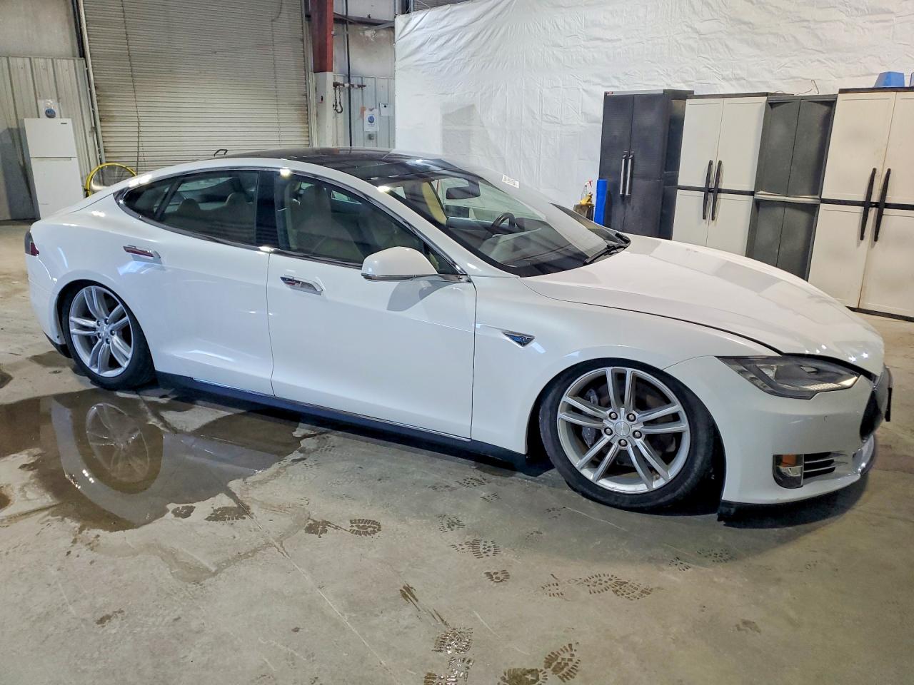 2014 Tesla Model S White vin: 5YJSA1H12EFP45883