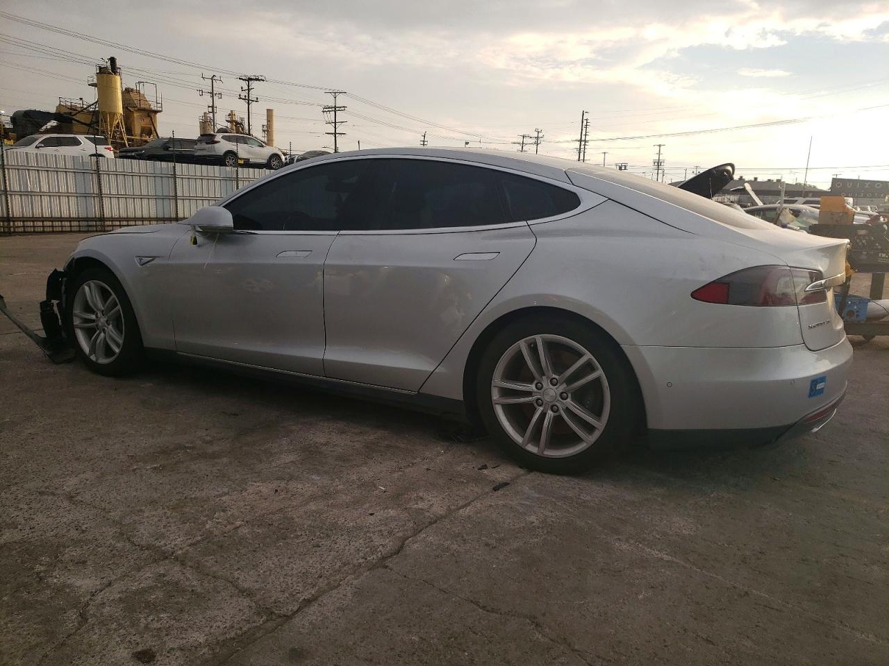 2014 Tesla Model S Silver vin: 5YJSA1H12EFP63896