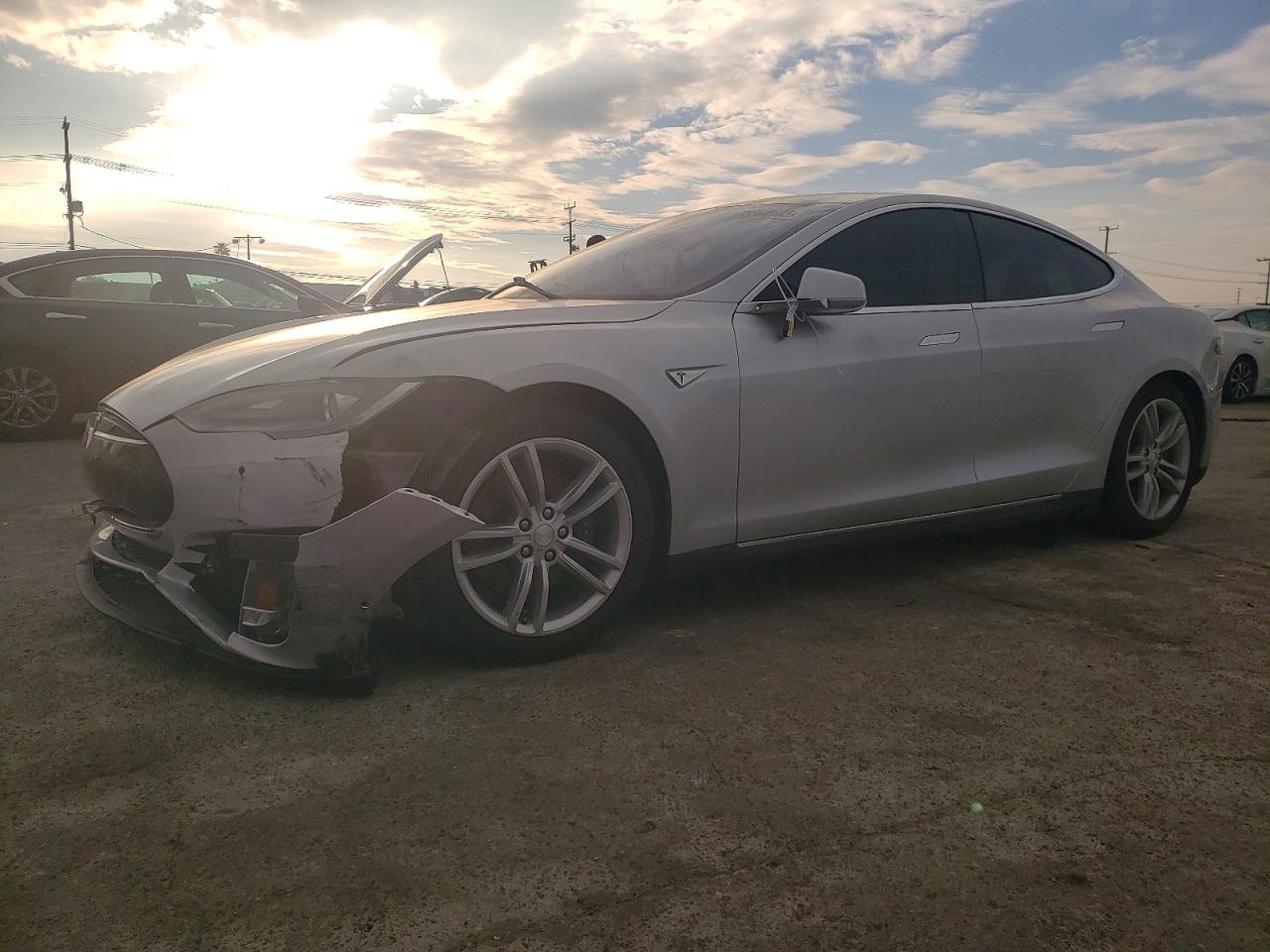 2014 Tesla Model S Silver vin: 5YJSA1H12EFP63896