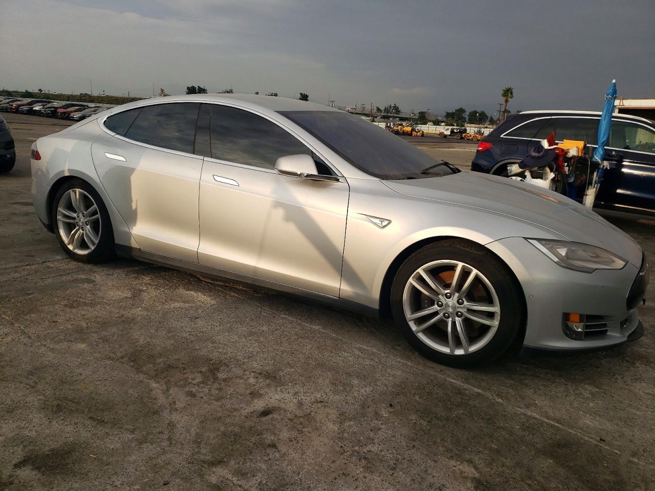 2014 Tesla Model S Silver vin: 5YJSA1H12EFP63896