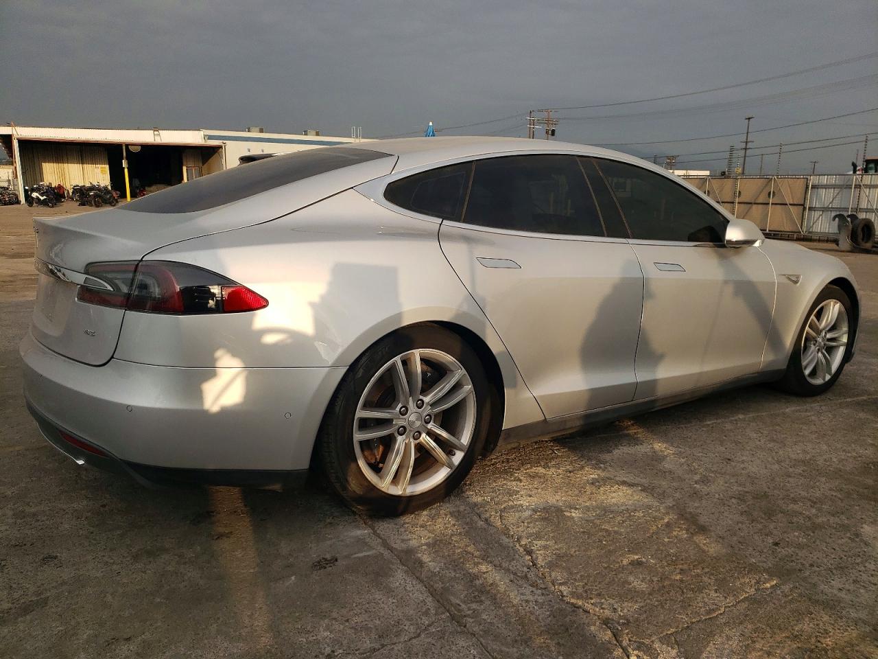 2014 Tesla Model S Silver vin: 5YJSA1H12EFP63896
