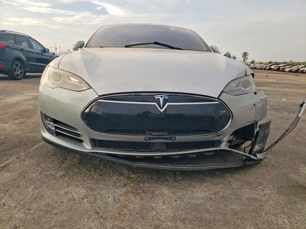 2014 Tesla Model S Silver vin: 5YJSA1H12EFP63896