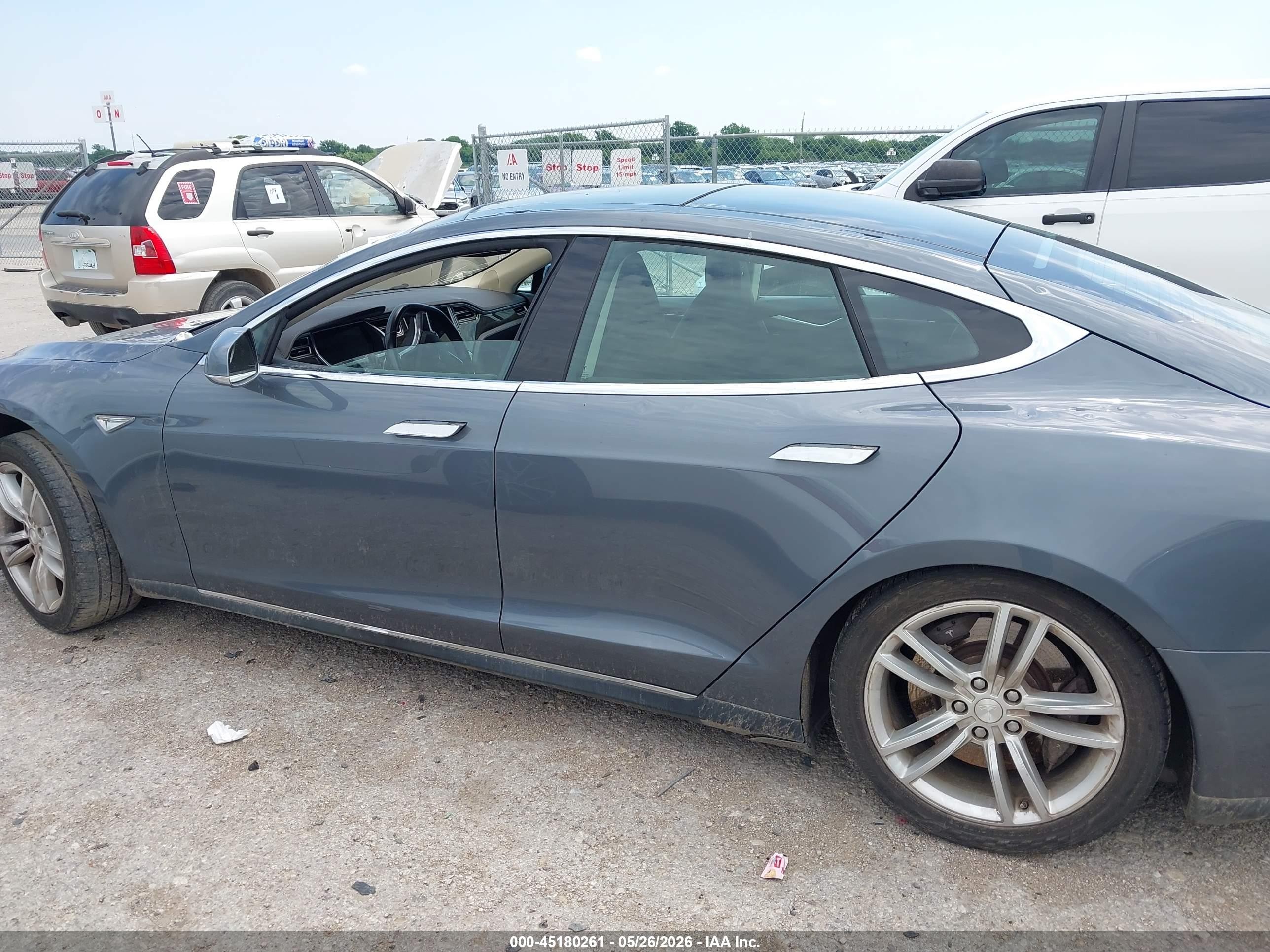 2014 Tesla Model S P85 Серый vin: 5YJSA1H13EFP38375