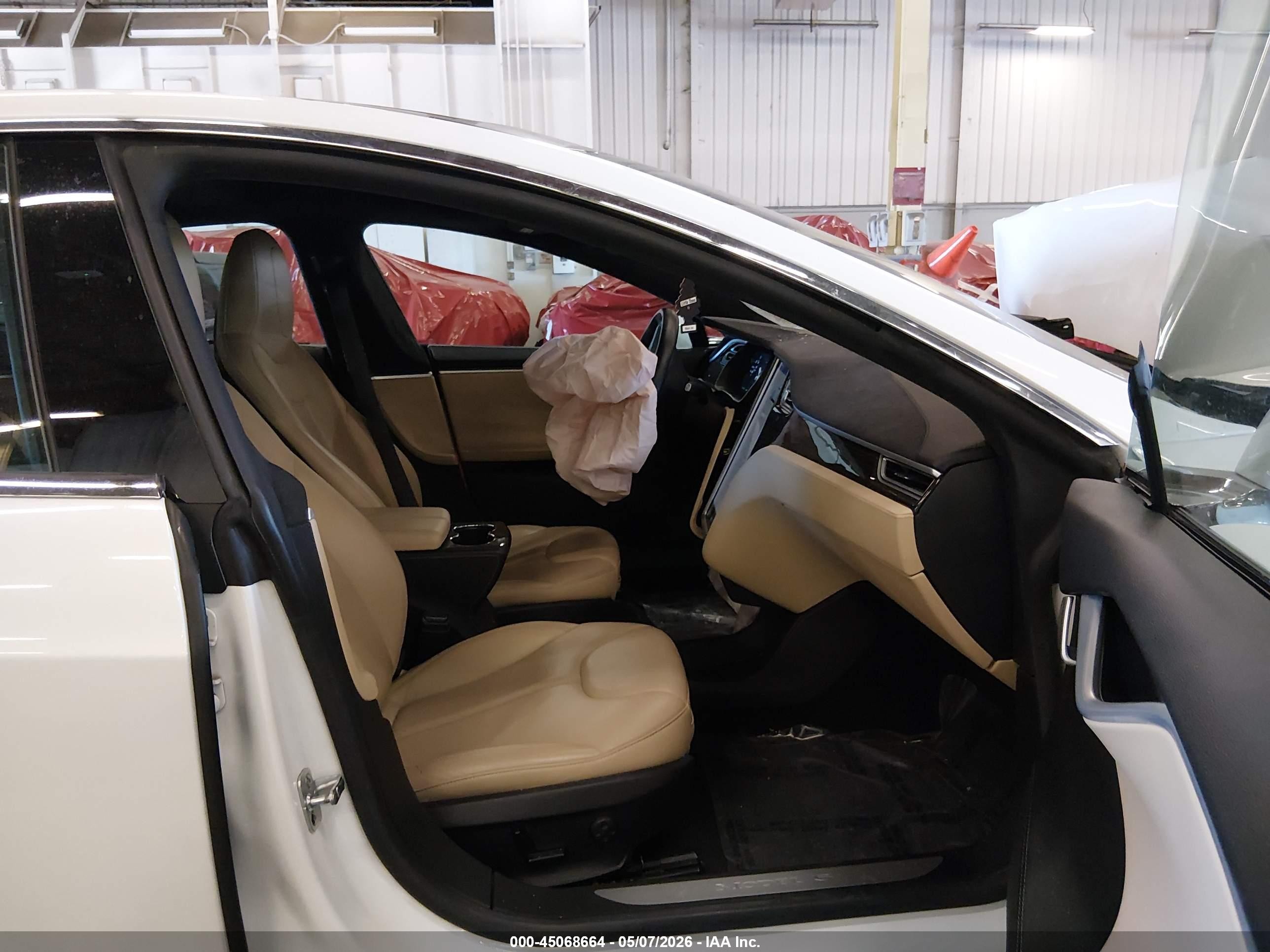 2014 Tesla Model S P85 Белый vin: 5YJSA1H13EFP63681