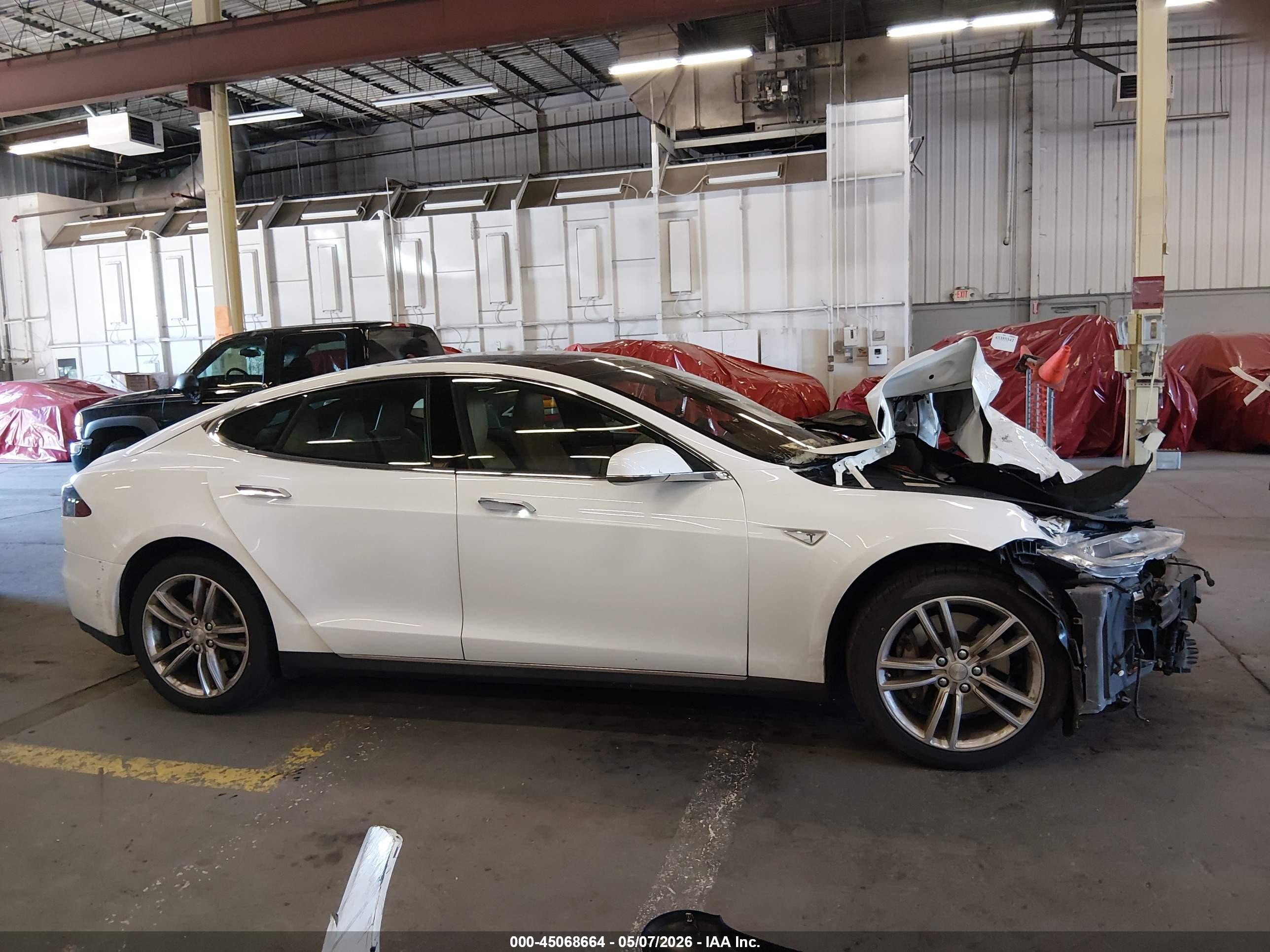 2014 Tesla Model S P85 Белый vin: 5YJSA1H13EFP63681