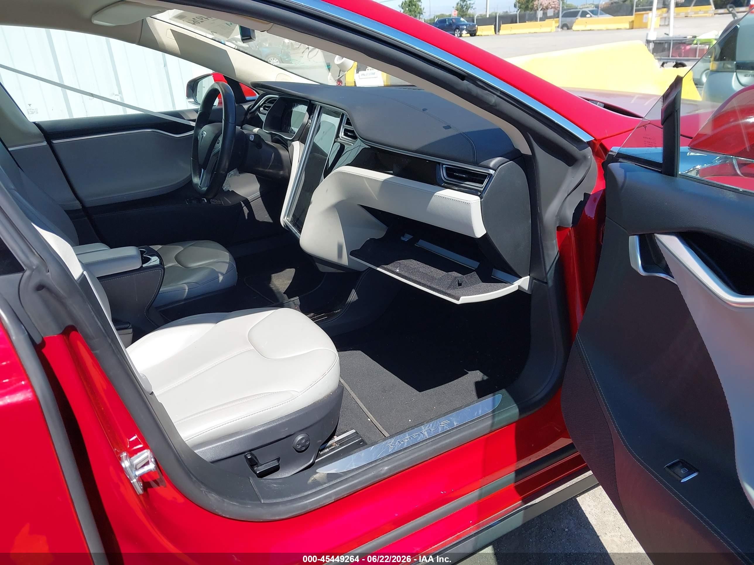 2014 Tesla Model S P85 Red vin: 5YJSA1H13EFP67469