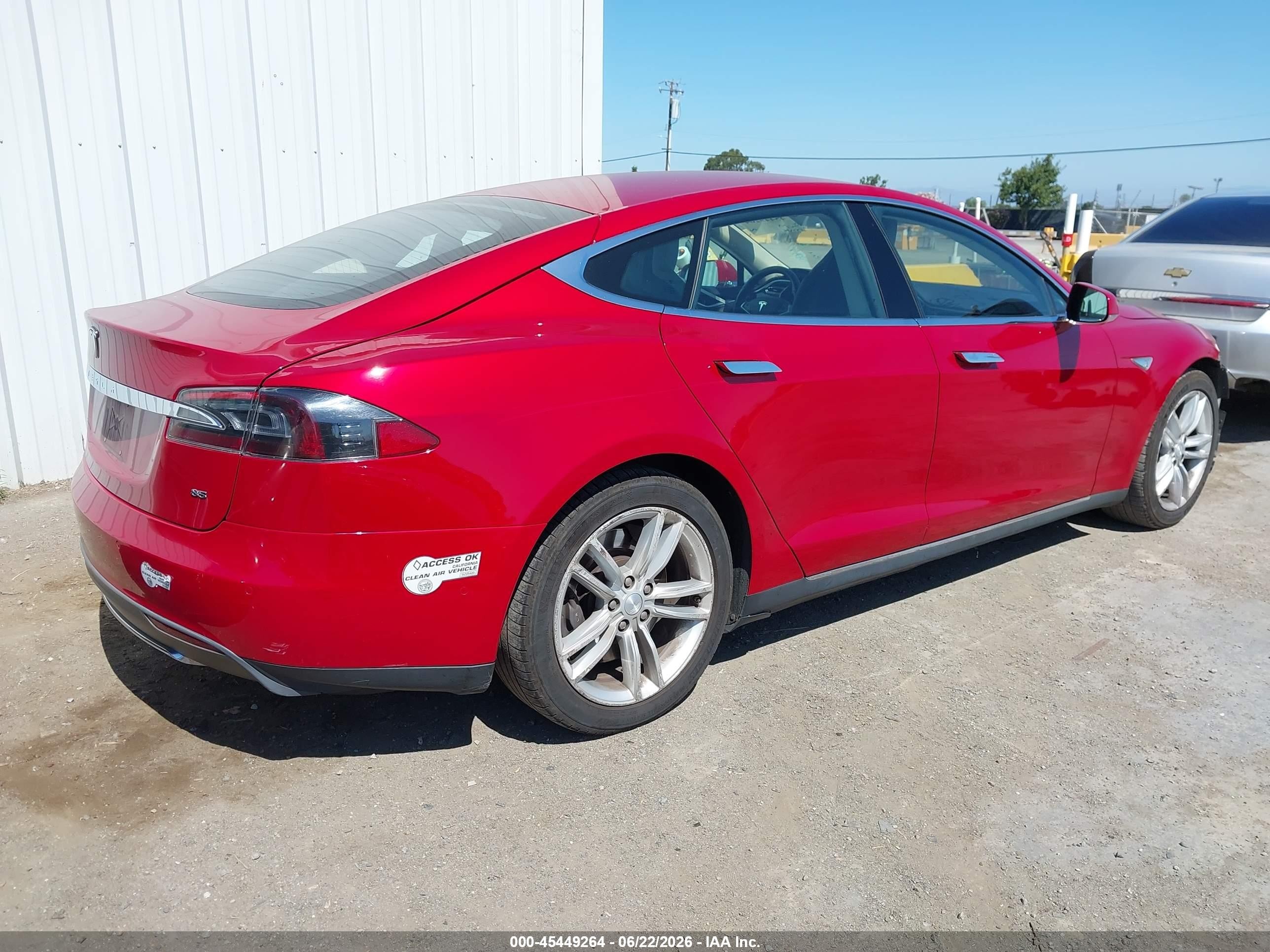 2014 Tesla Model S P85 Red vin: 5YJSA1H13EFP67469