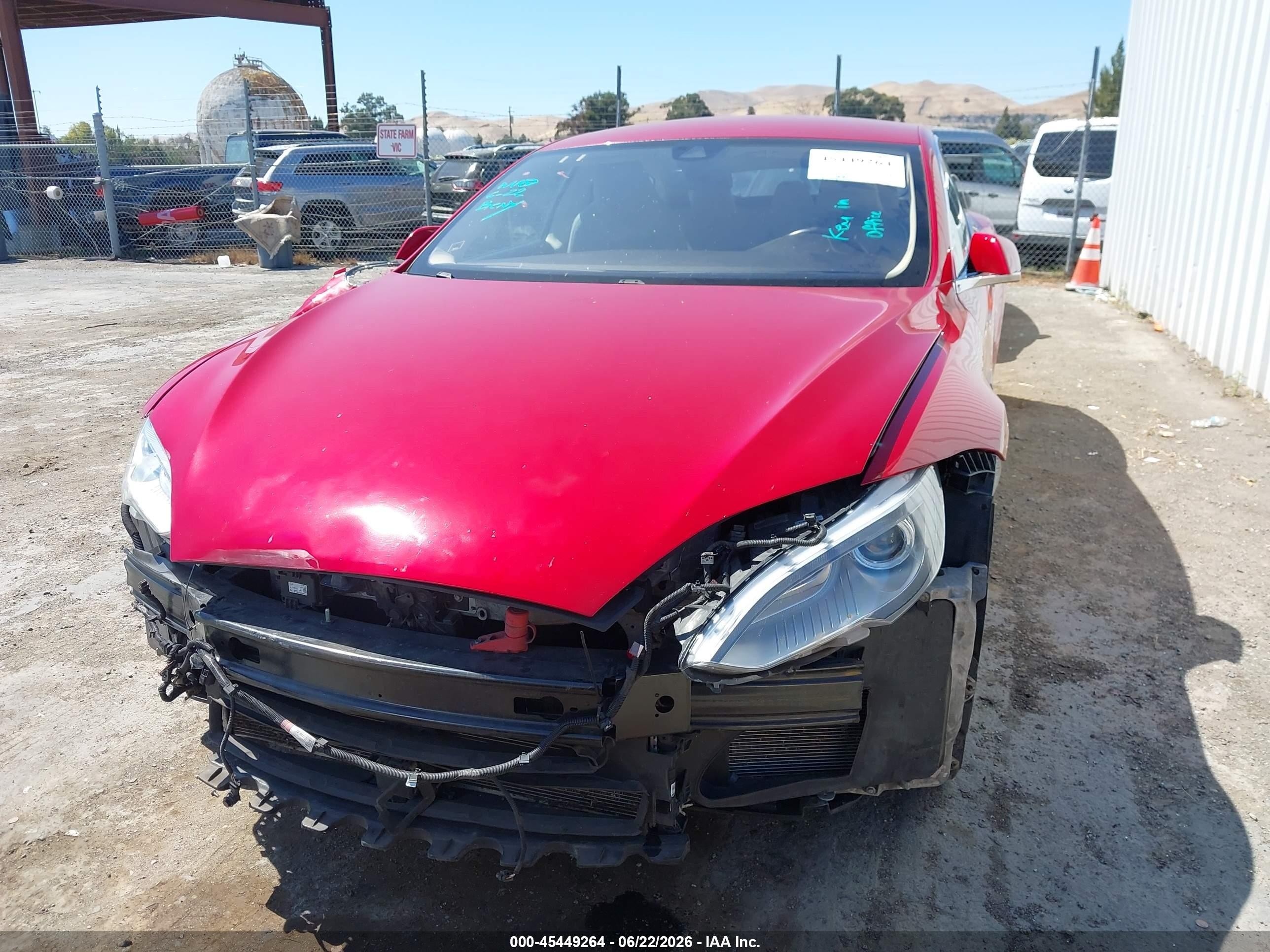 2014 Tesla Model S P85 Red vin: 5YJSA1H13EFP67469