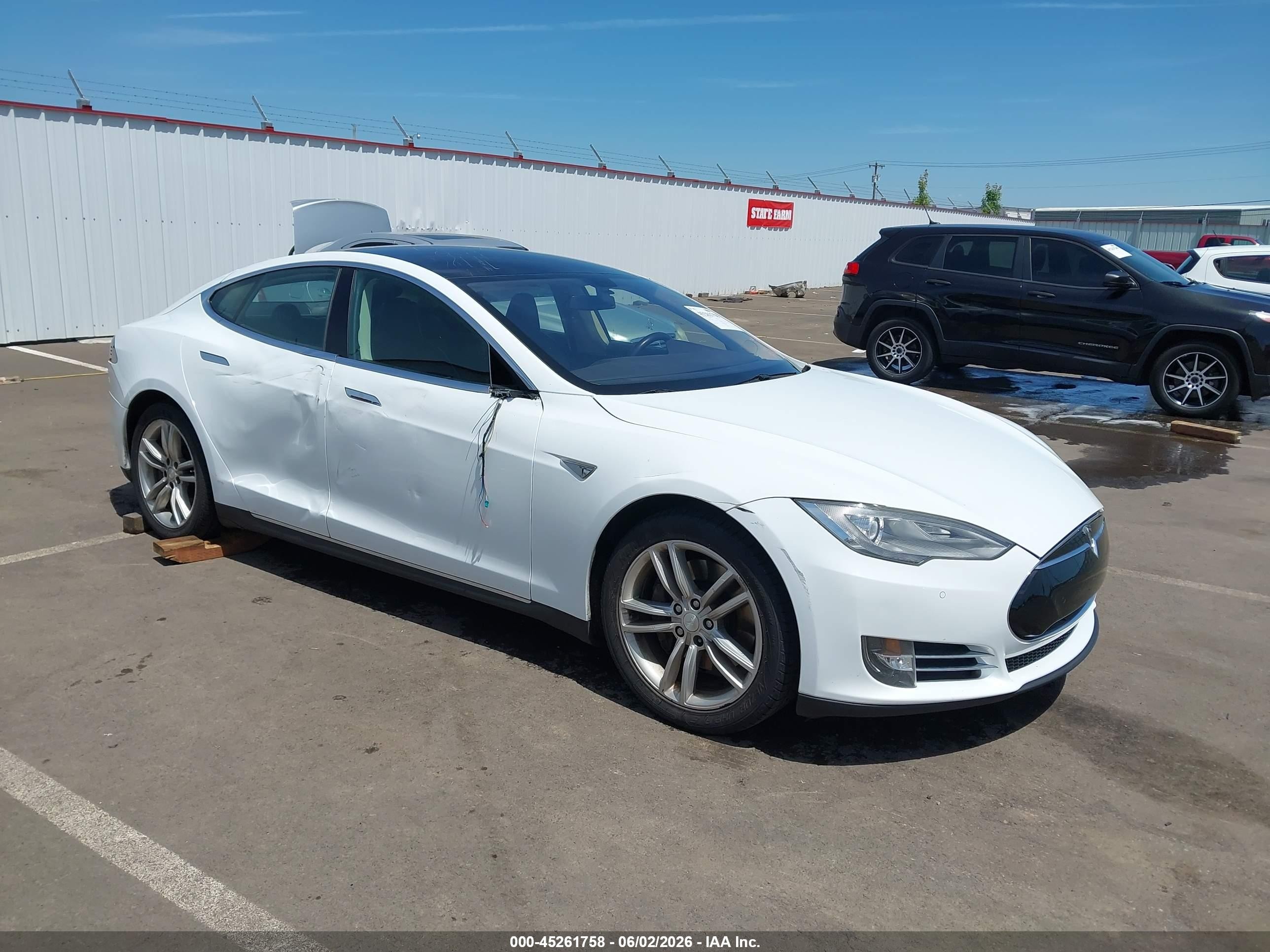 2014 Tesla Model S P85 Белый vin: 5YJSA1H14EFP33511