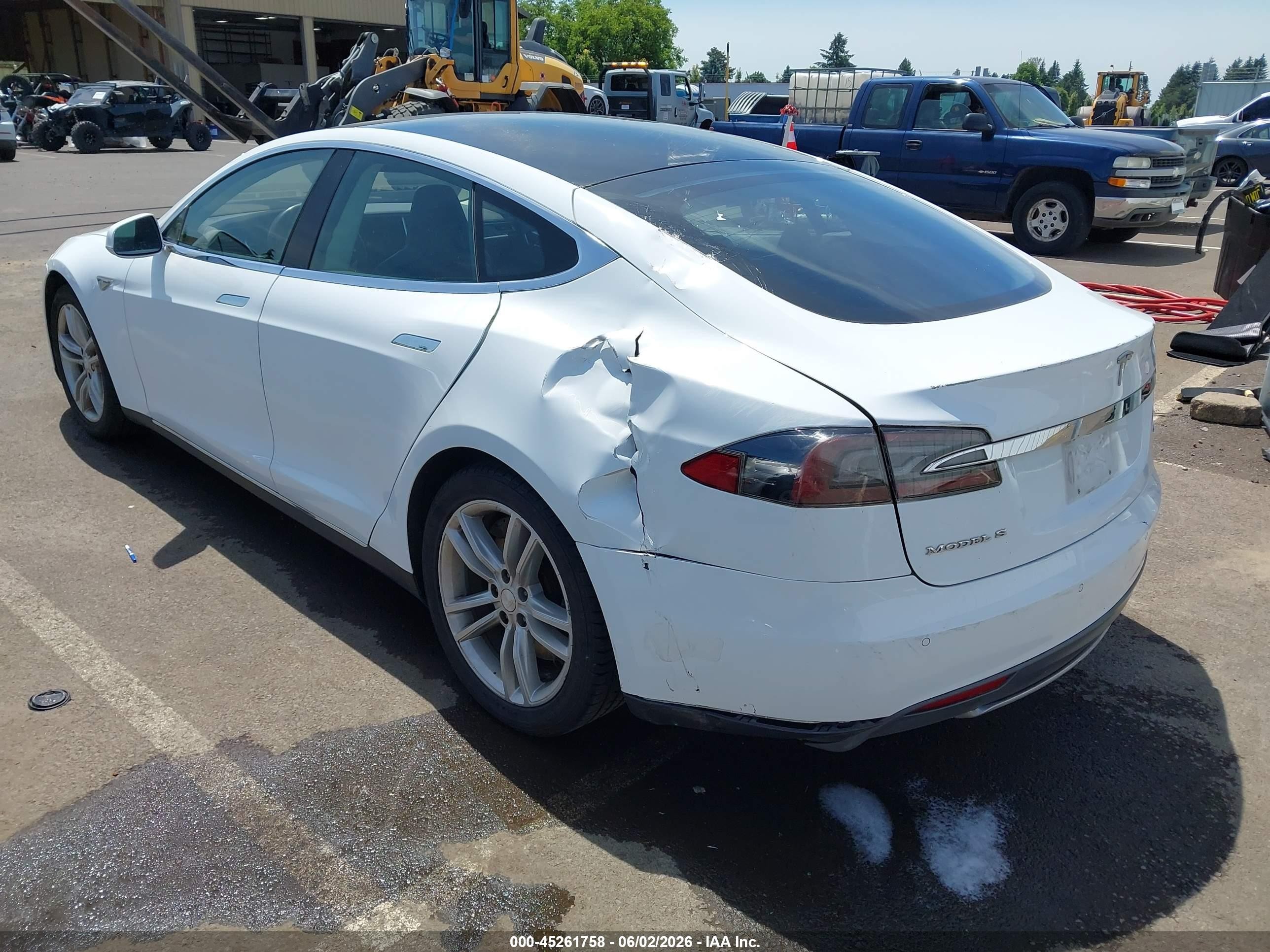 2014 Tesla Model S P85 White vin: 5YJSA1H14EFP33511