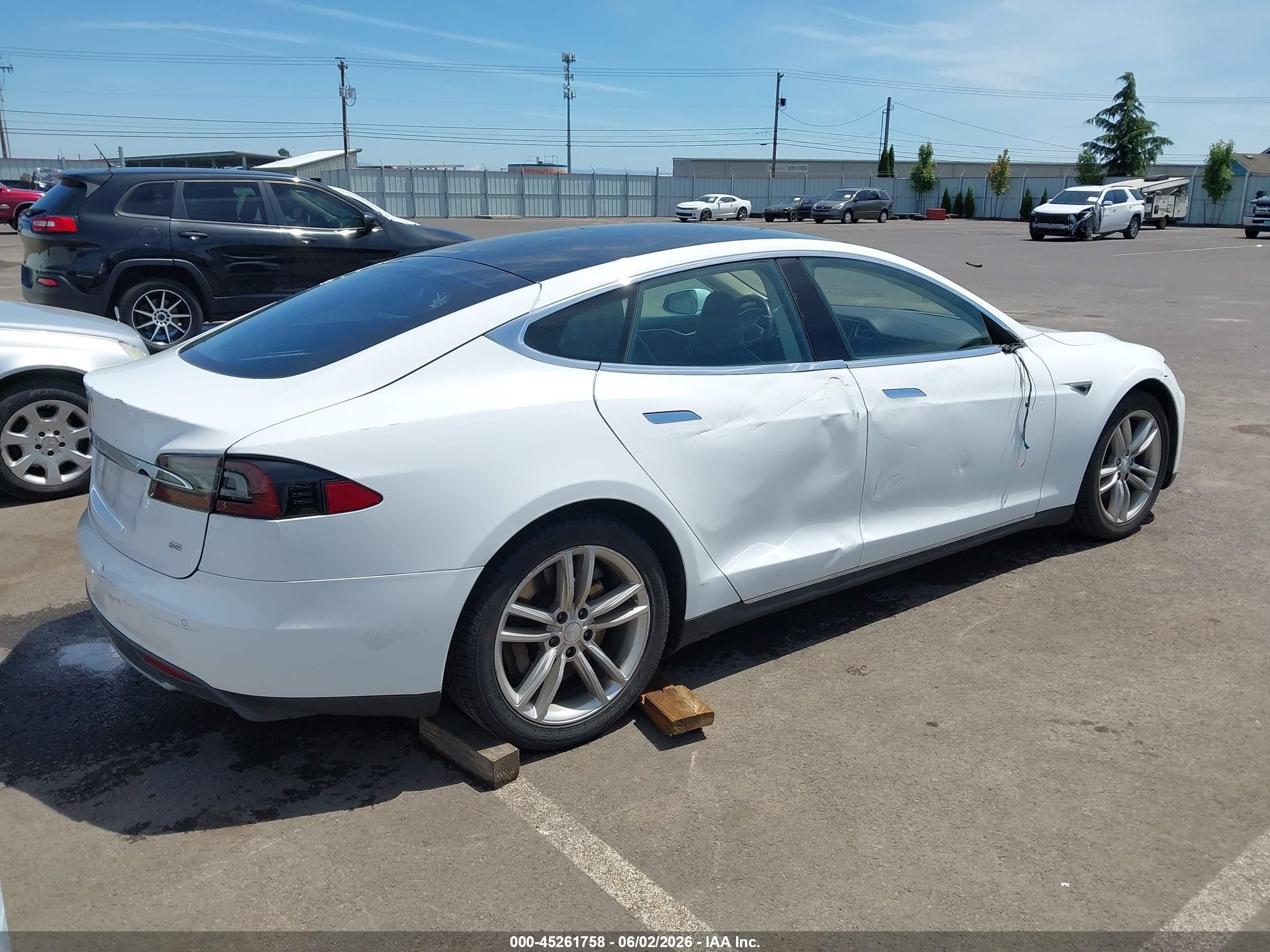 2014 Tesla Model S P85 White vin: 5YJSA1H14EFP33511