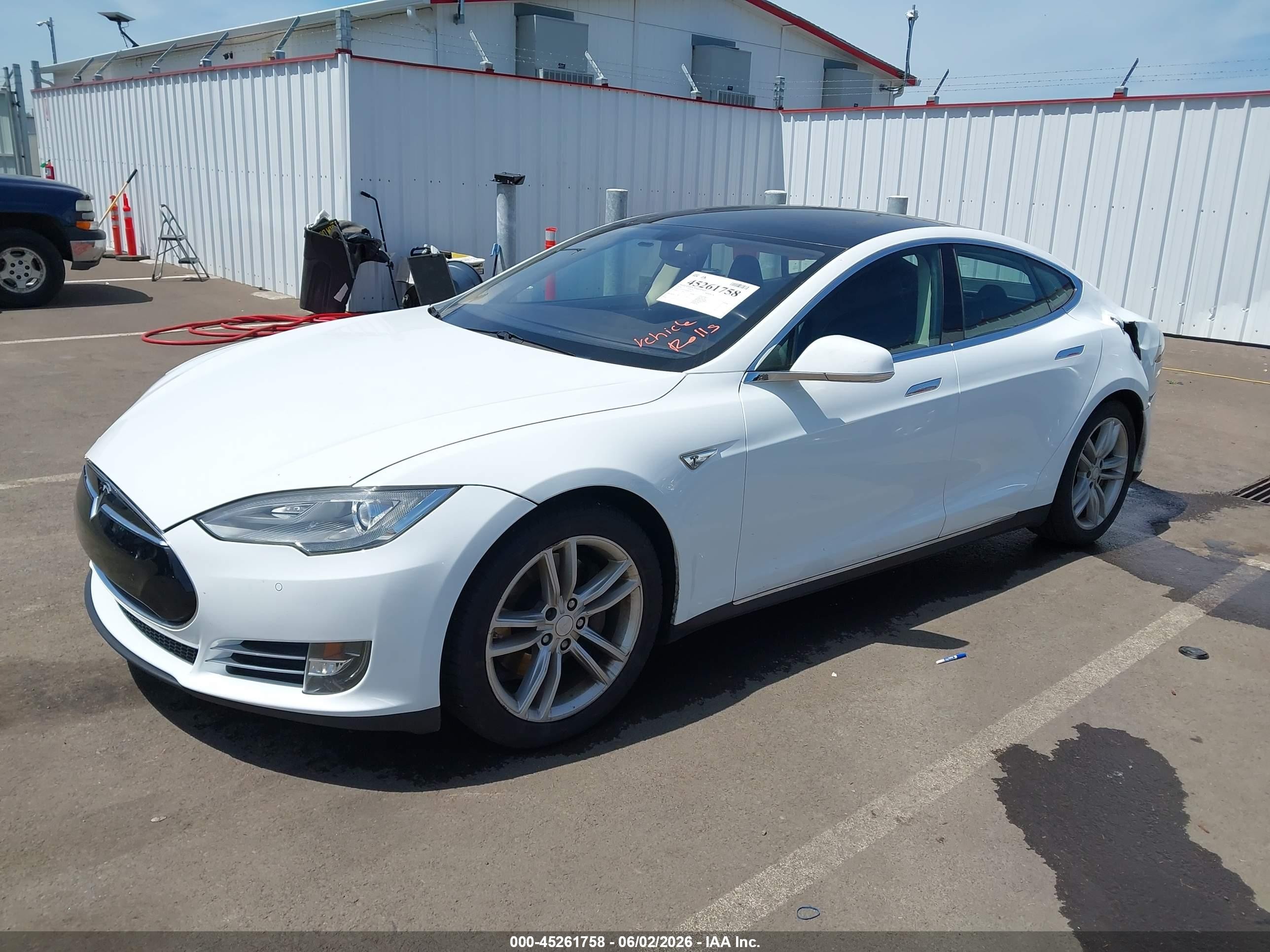 2014 Tesla Model S P85 White vin: 5YJSA1H14EFP33511