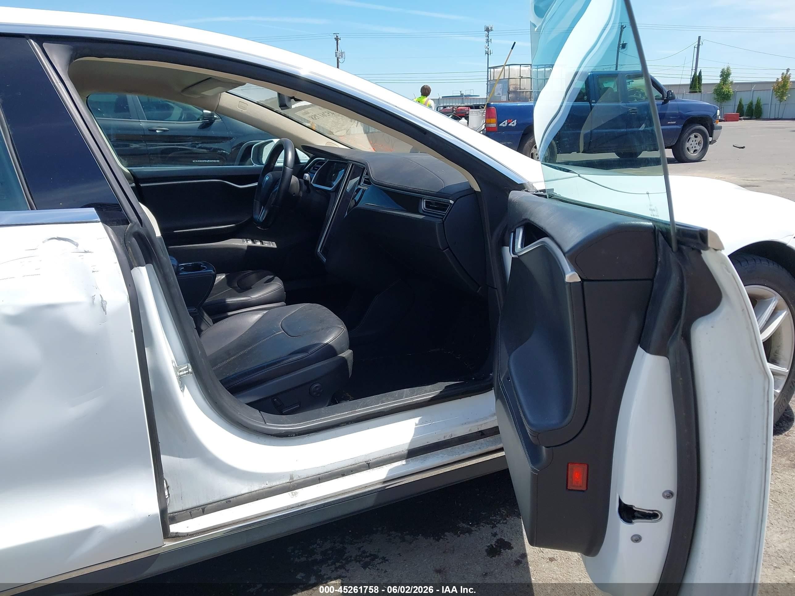 2014 Tesla Model S P85 White vin: 5YJSA1H14EFP33511