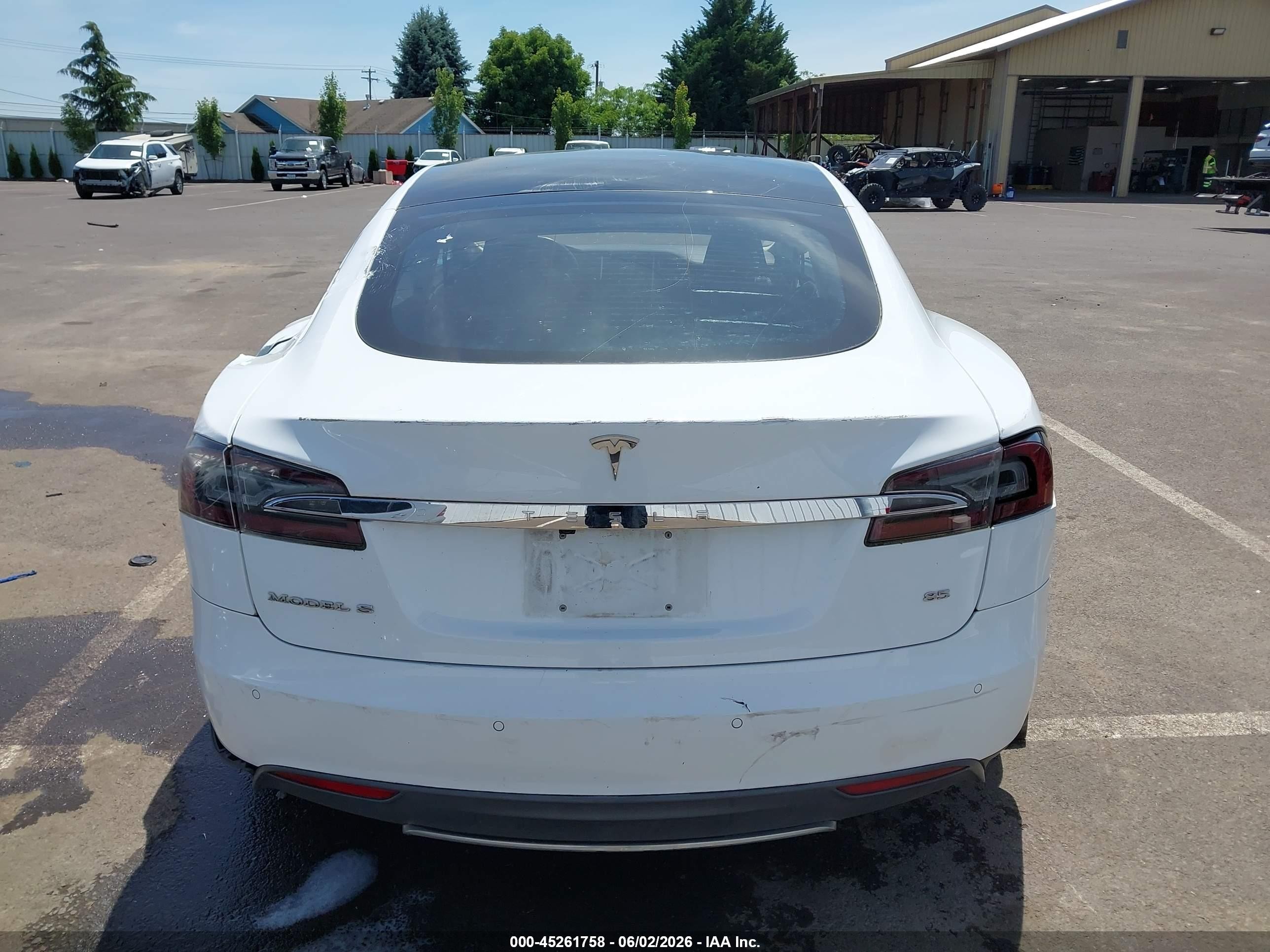 2014 Tesla Model S P85 White vin: 5YJSA1H14EFP33511