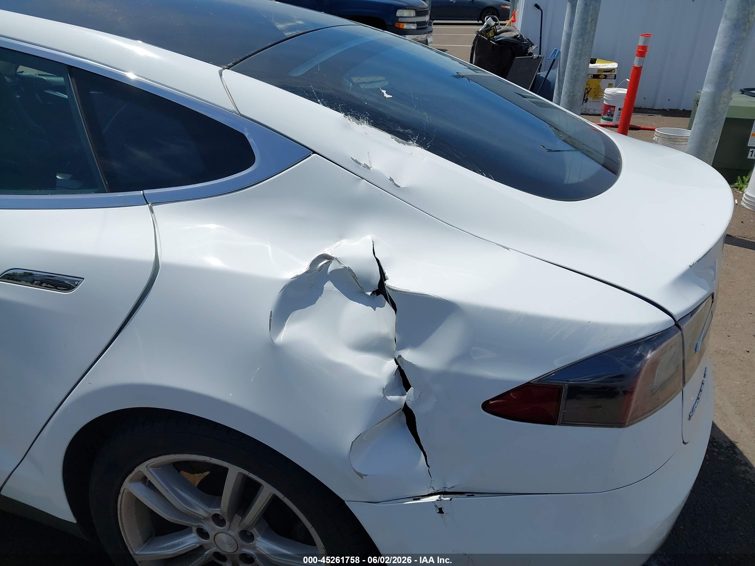 2014 Tesla Model S P85 White vin: 5YJSA1H14EFP33511