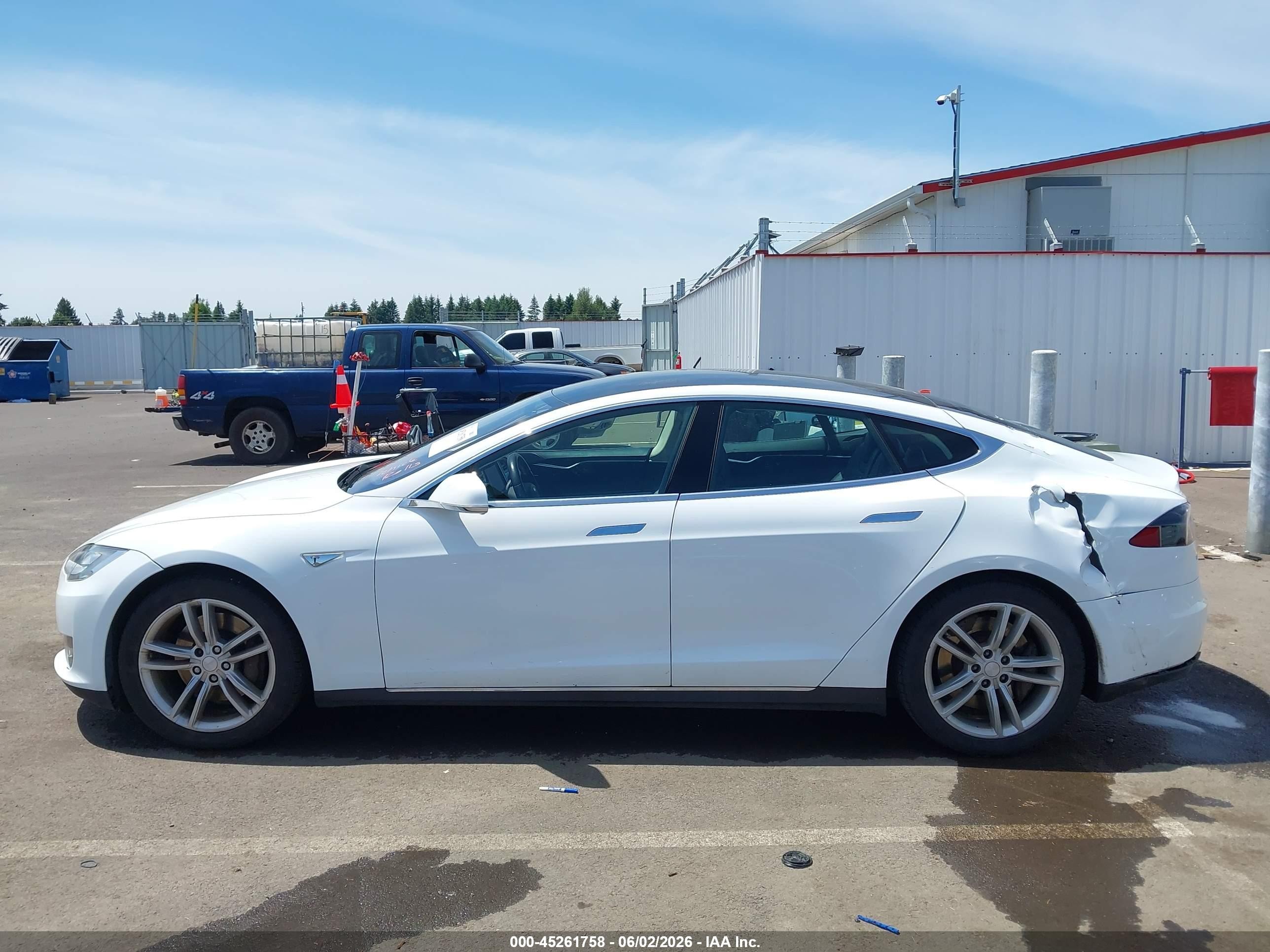 2014 Tesla Model S P85 White vin: 5YJSA1H14EFP33511