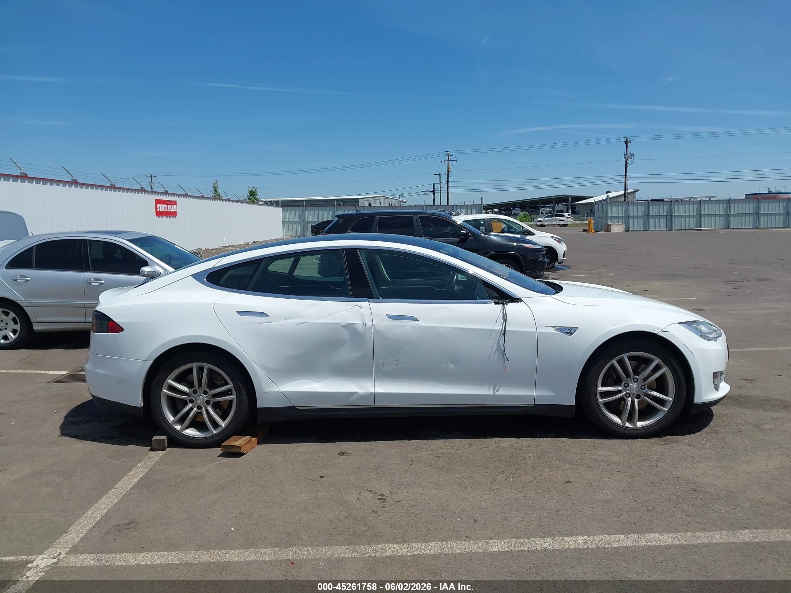 2014 Tesla Model S P85 White vin: 5YJSA1H14EFP33511