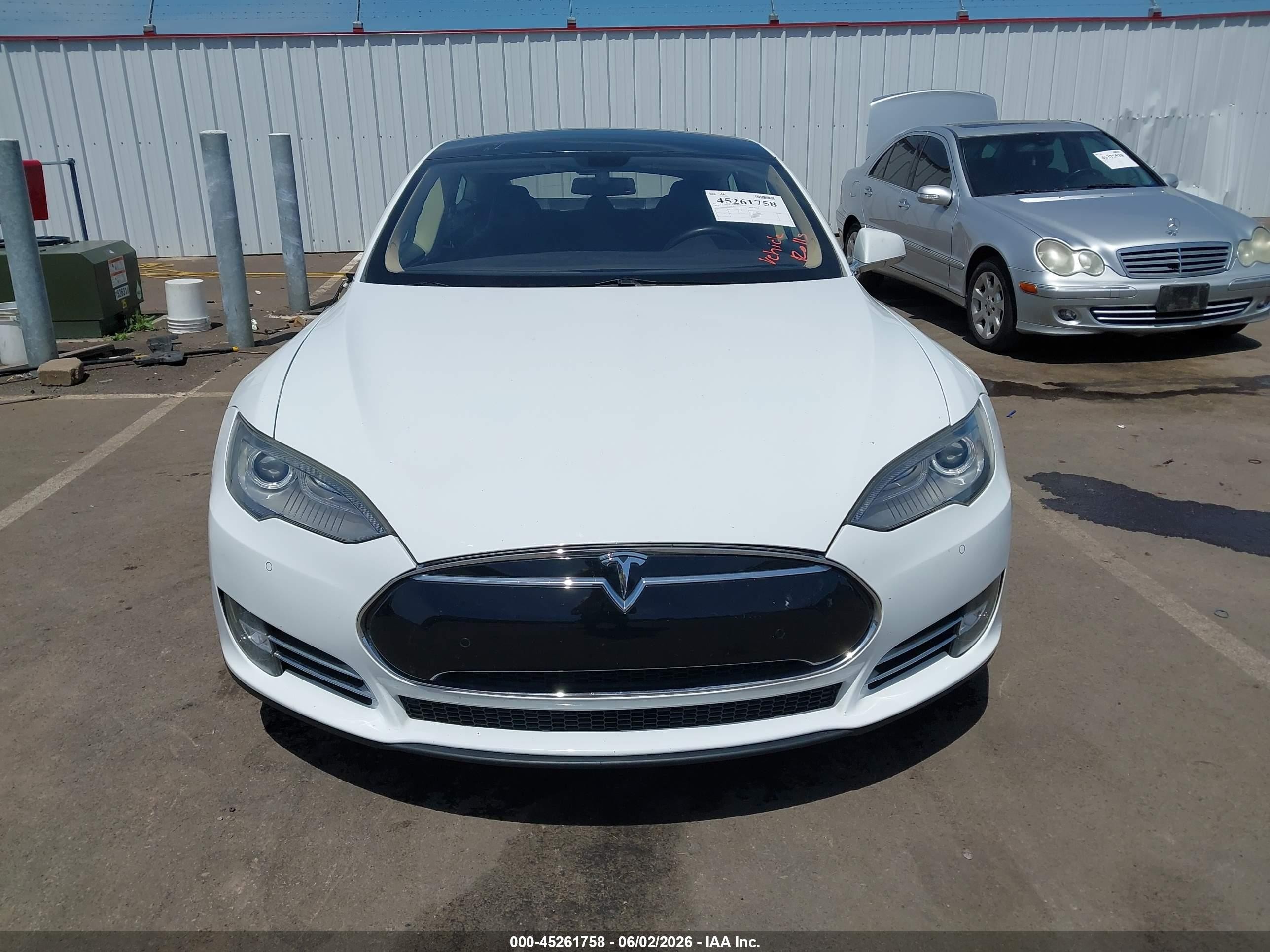 2014 Tesla Model S P85 White vin: 5YJSA1H14EFP33511