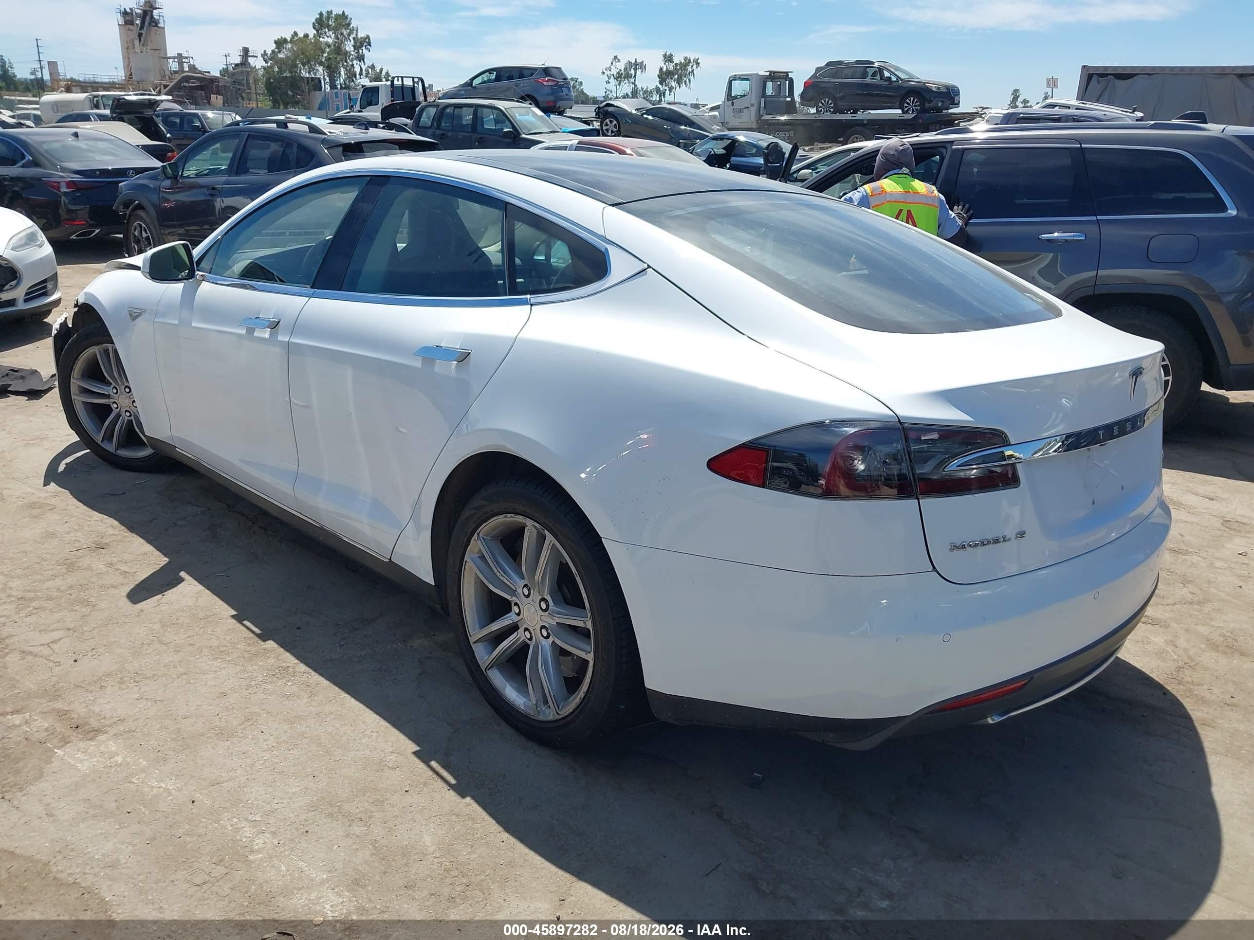2014 Tesla Model S P85 White vin: 5YJSA1H14EFP35758