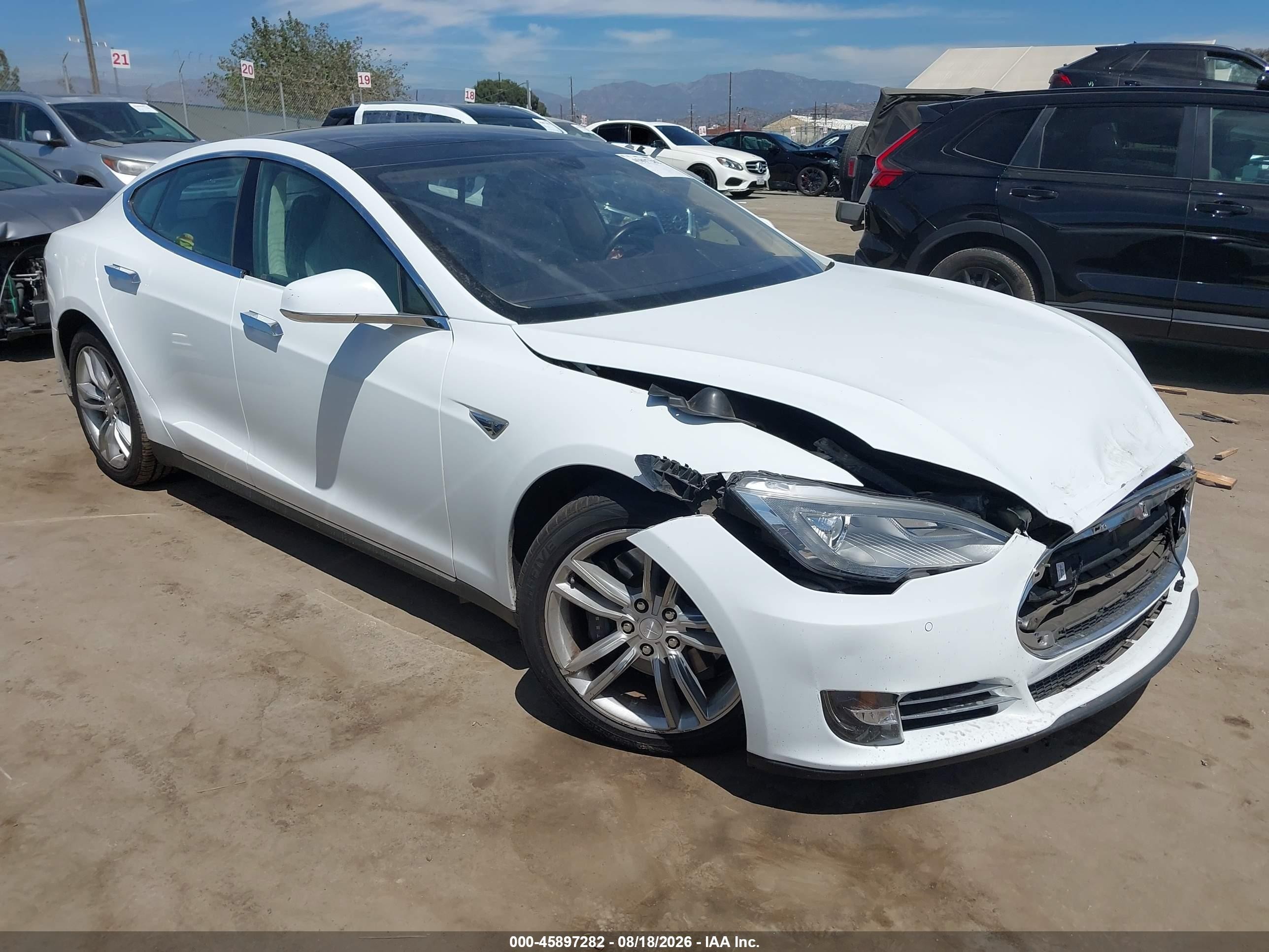 2014 Tesla Model S P85 White vin: 5YJSA1H14EFP35758