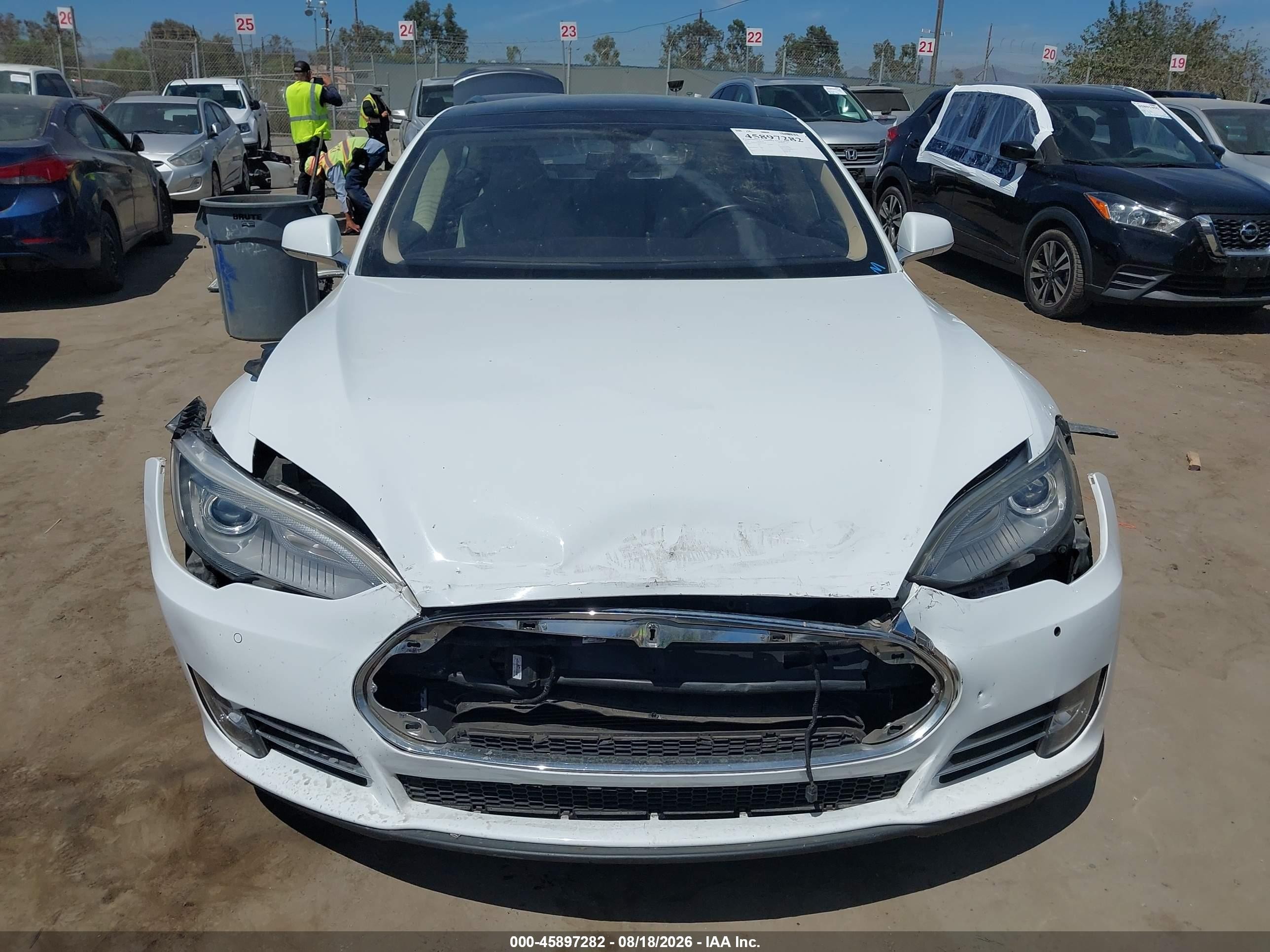 2014 Tesla Model S P85 White vin: 5YJSA1H14EFP35758
