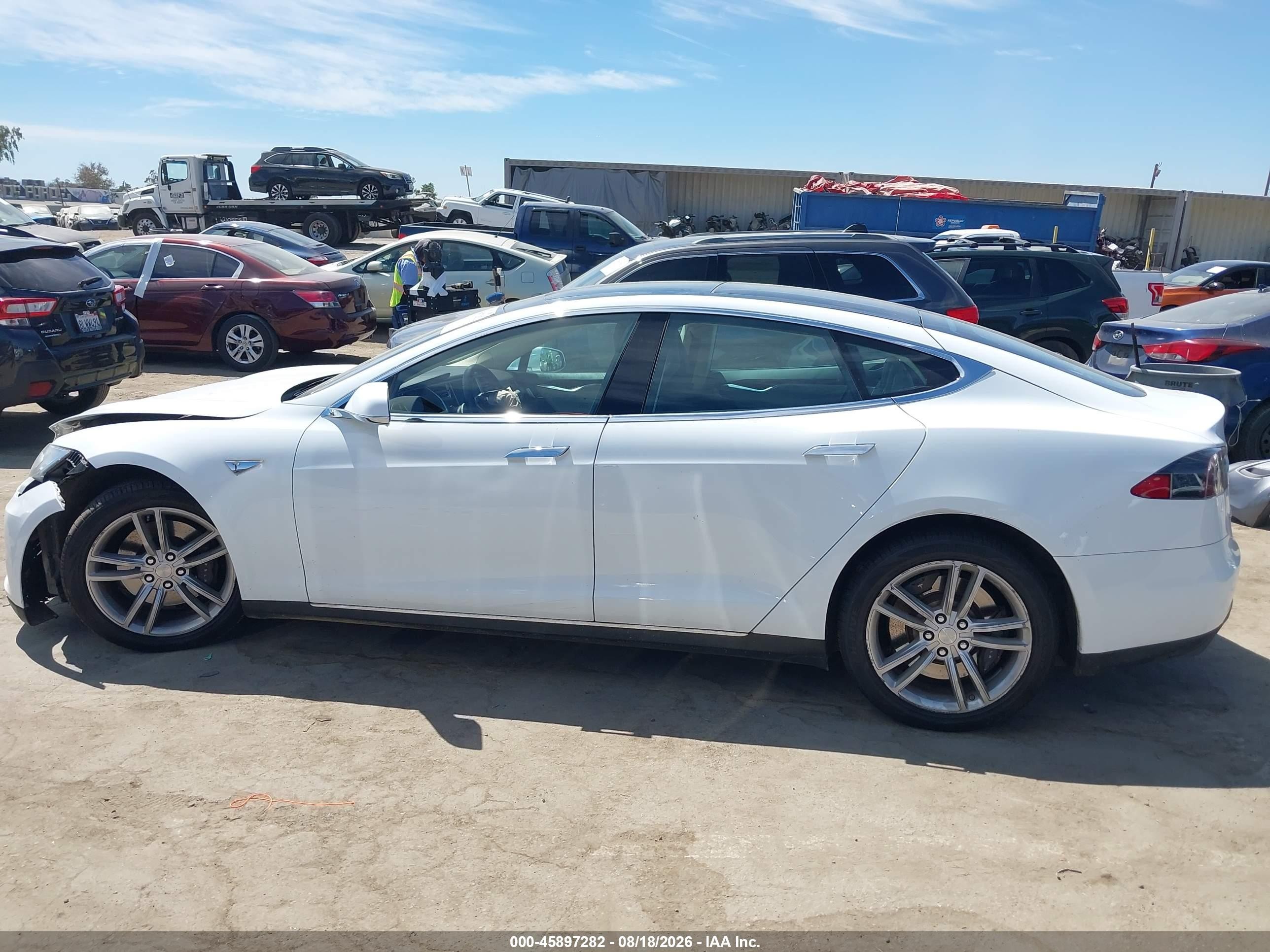 2014 Tesla Model S P85 White vin: 5YJSA1H14EFP35758