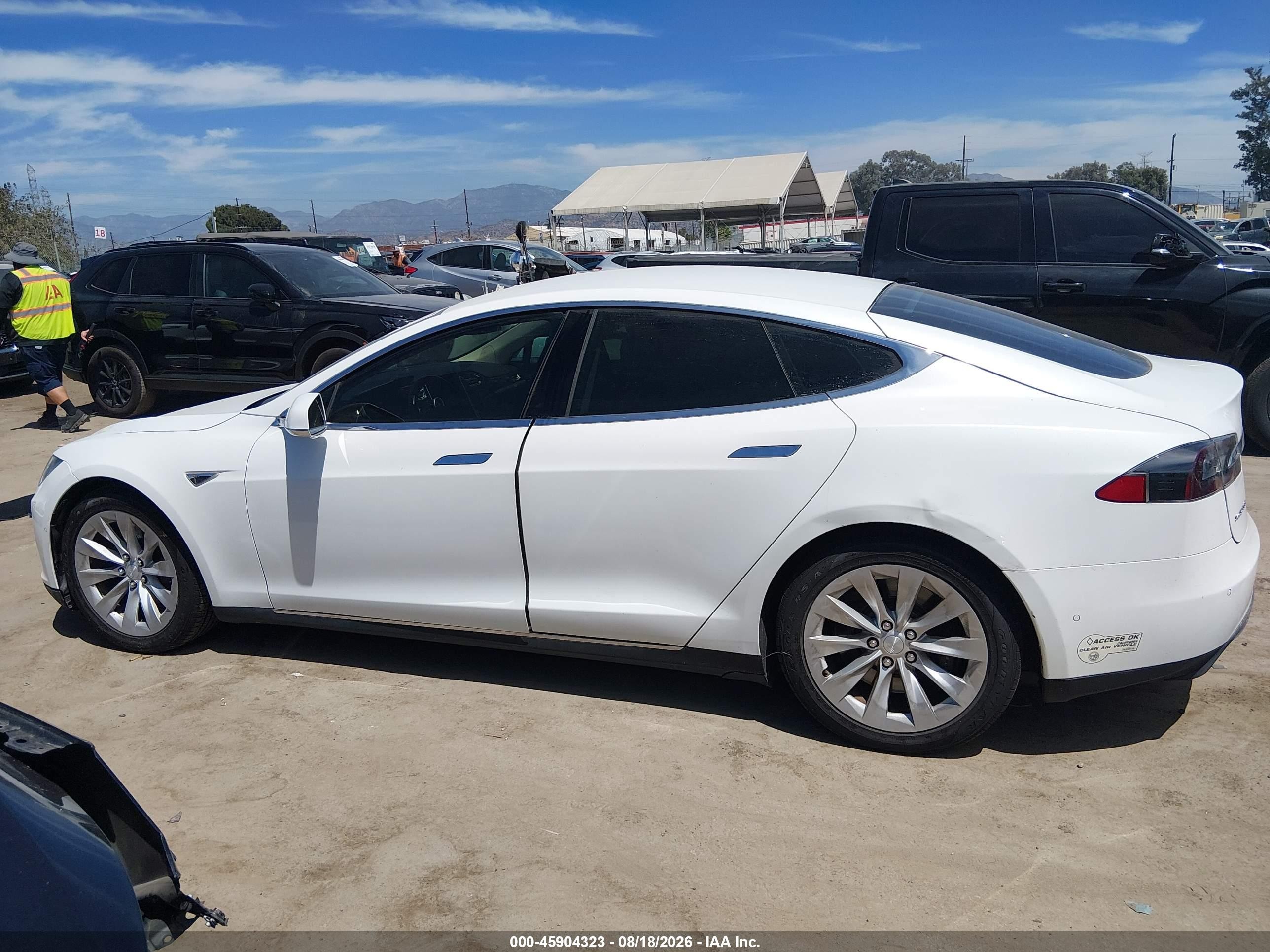 2014 Tesla Model S P85 White vin: 5YJSA1H14EFP52947