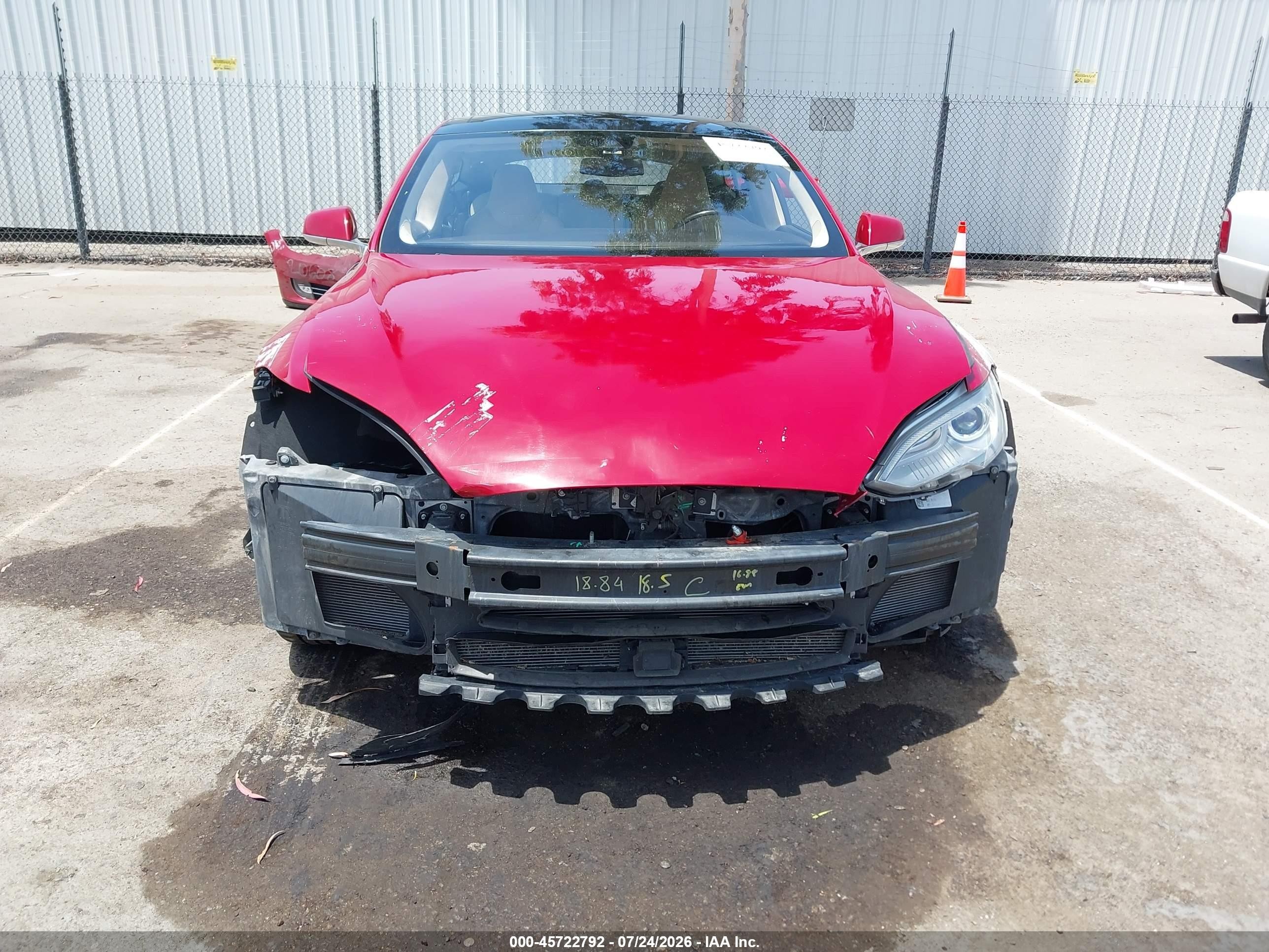2014 Tesla Model S P85 Красный vin: 5YJSA1H14EFP53354