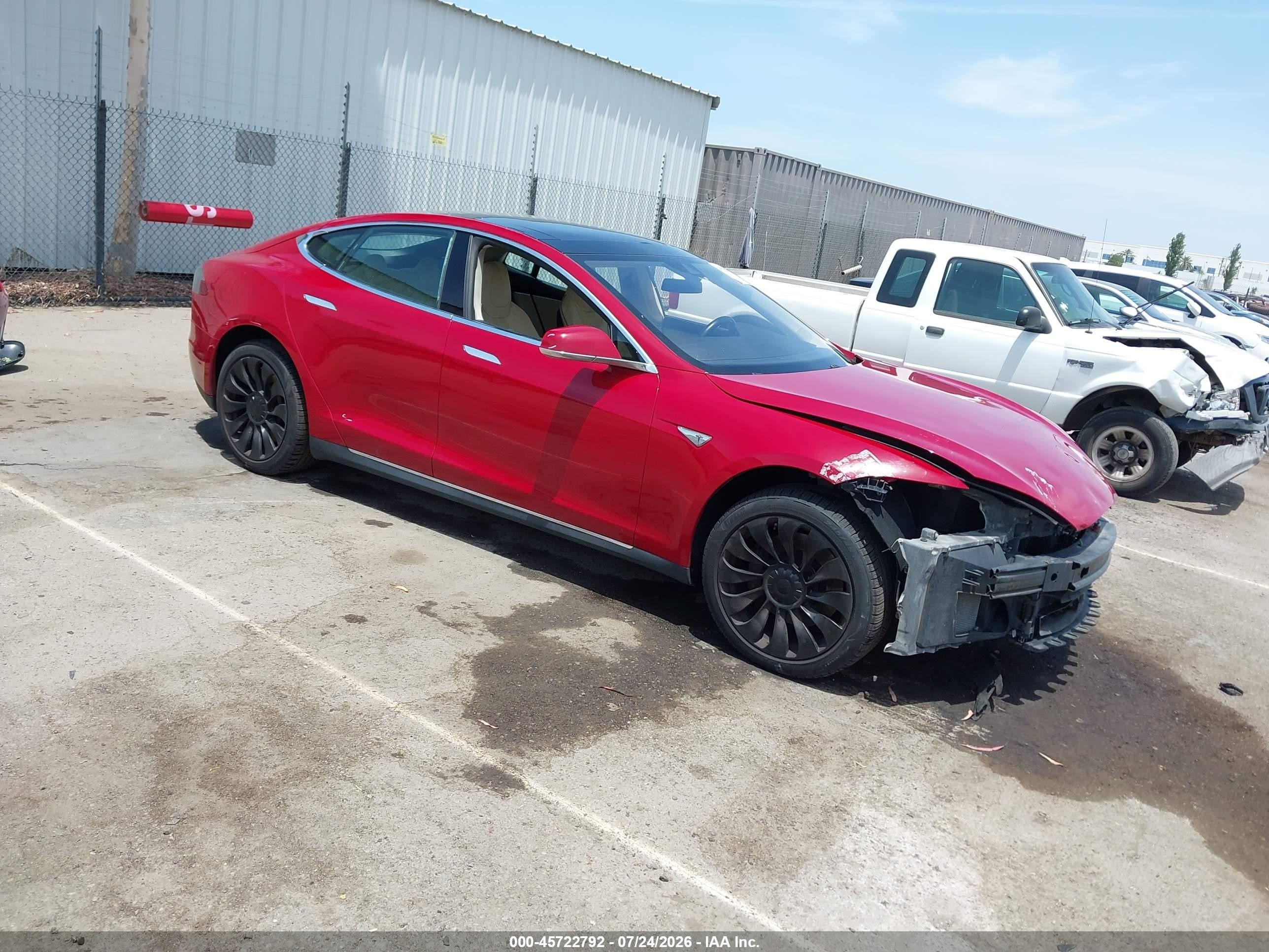 2014 Tesla Model S P85 Красный vin: 5YJSA1H14EFP53354