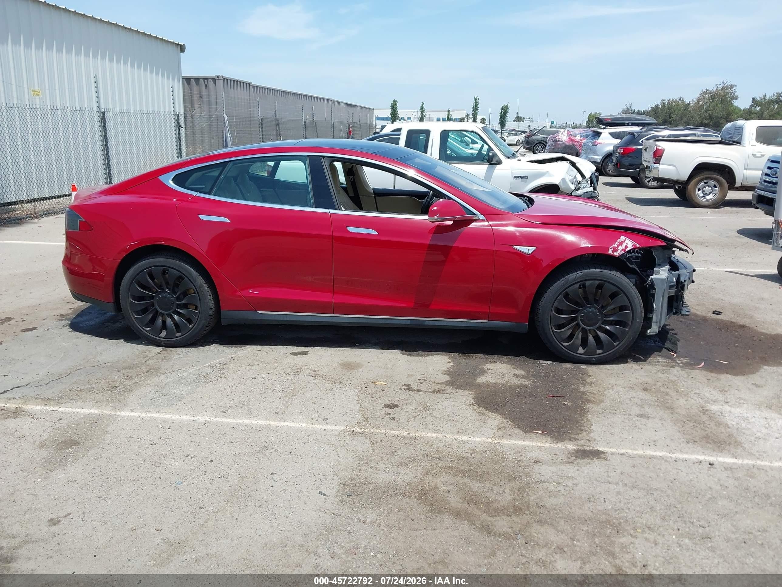 2014 Tesla Model S P85 Красный vin: 5YJSA1H14EFP53354