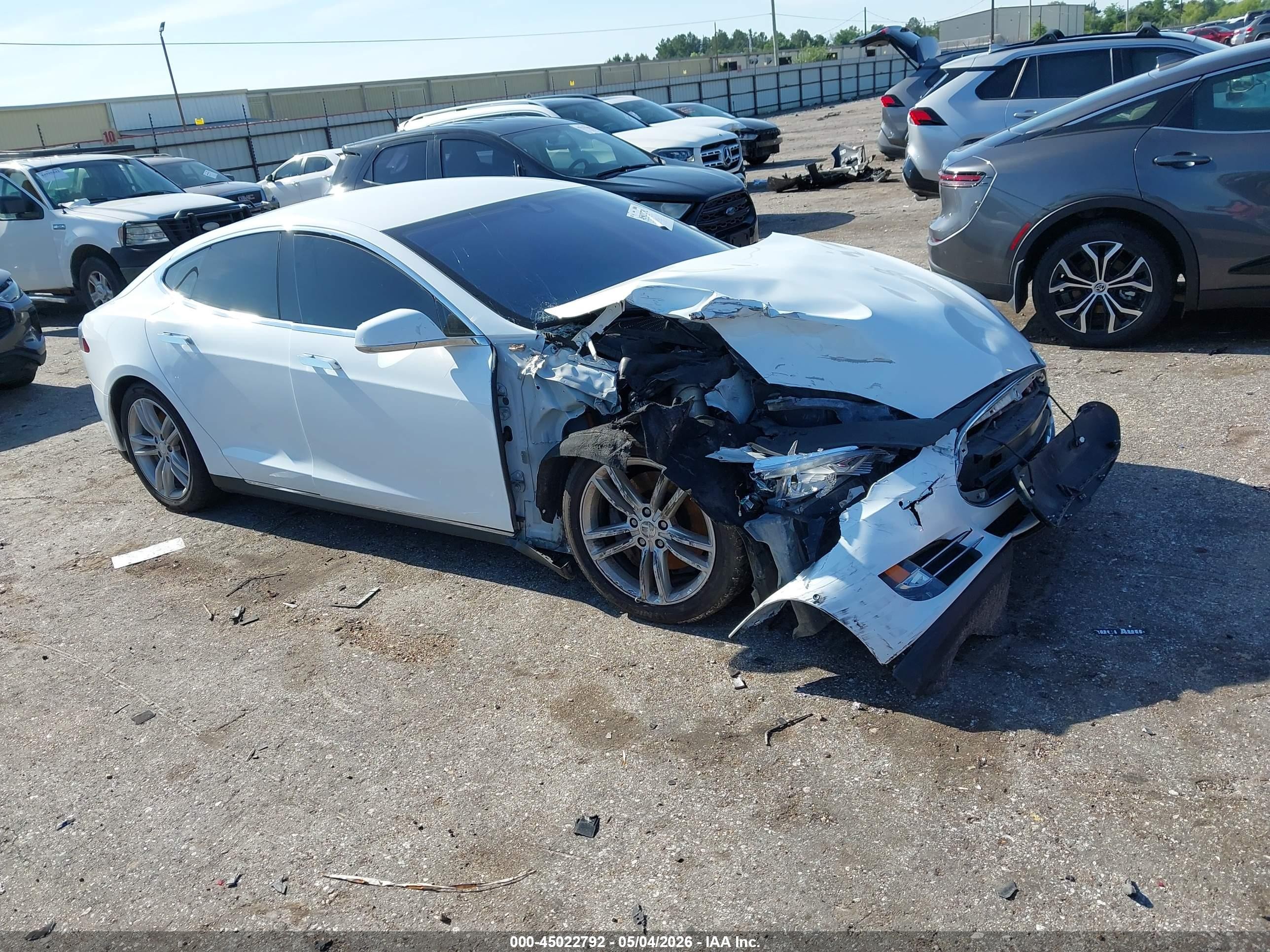 2014 Tesla Model S P85 White vin: 5YJSA1H14EFP65276