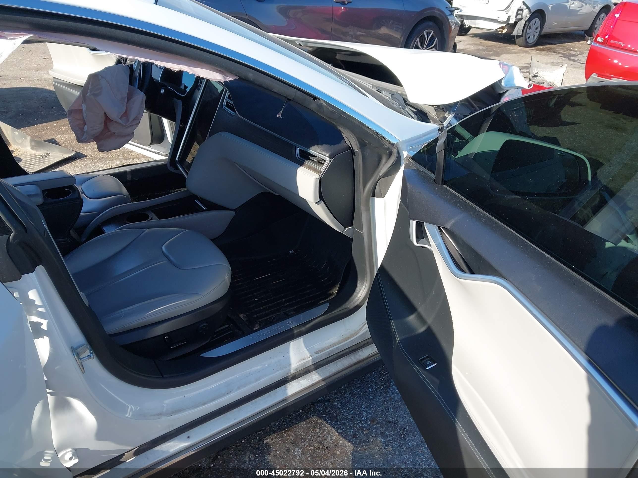 2014 Tesla Model S P85 White vin: 5YJSA1H14EFP65276