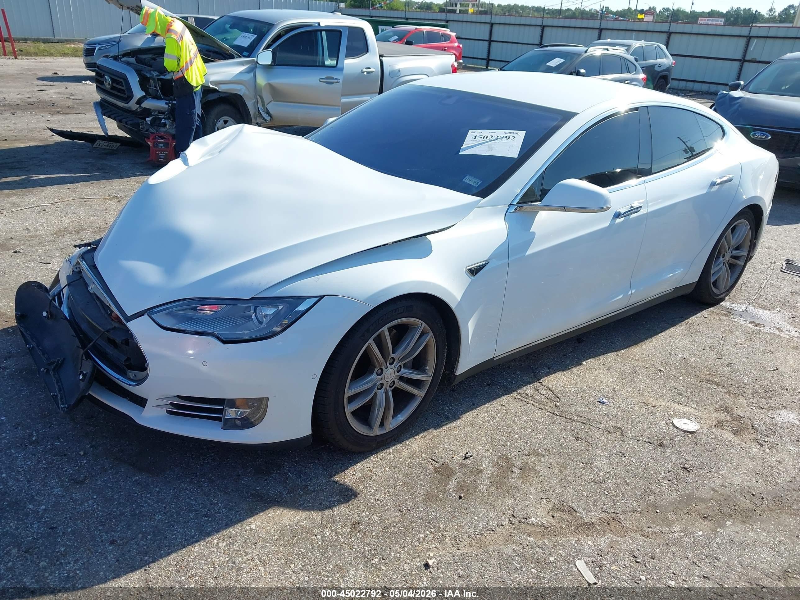 2014 Tesla Model S P85 White vin: 5YJSA1H14EFP65276