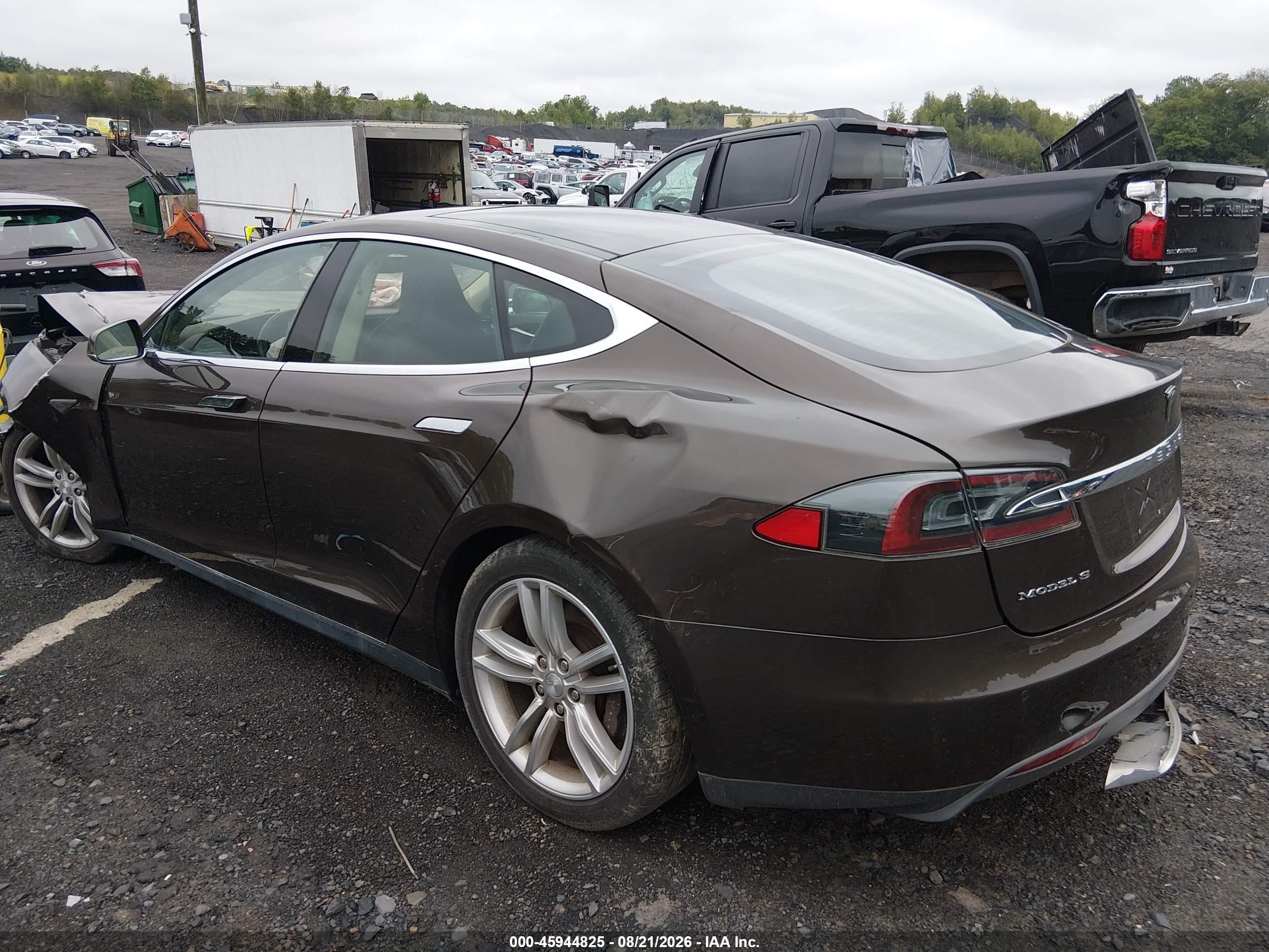2014 Tesla Model S P85 Коричневый vin: 5YJSA1H15EFP43707