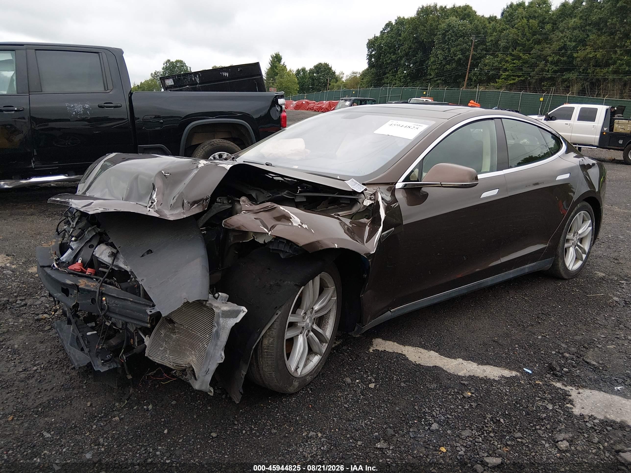 2014 Tesla Model S P85 Коричневый vin: 5YJSA1H15EFP43707