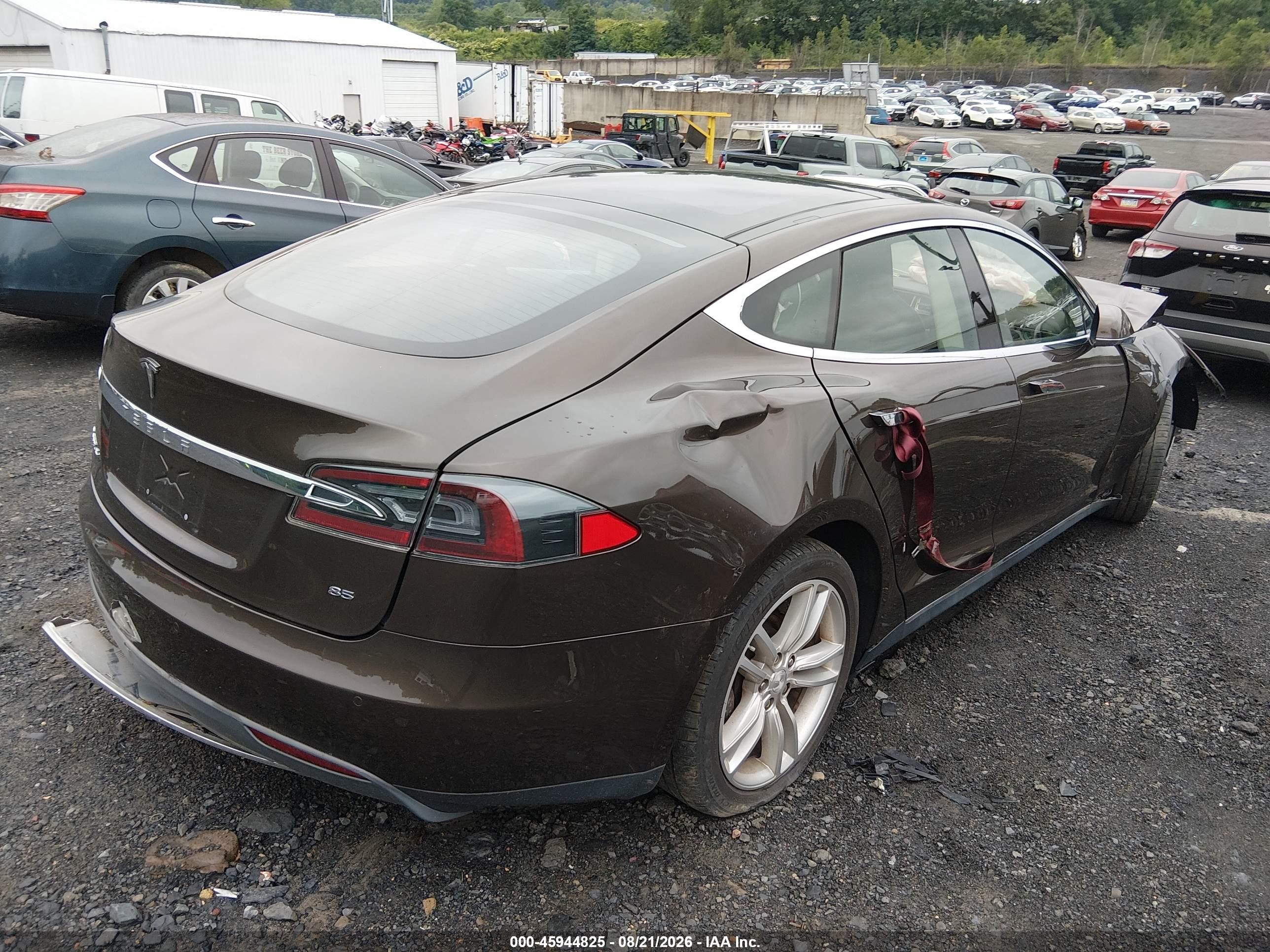 2014 Tesla Model S P85 Коричневый vin: 5YJSA1H15EFP43707