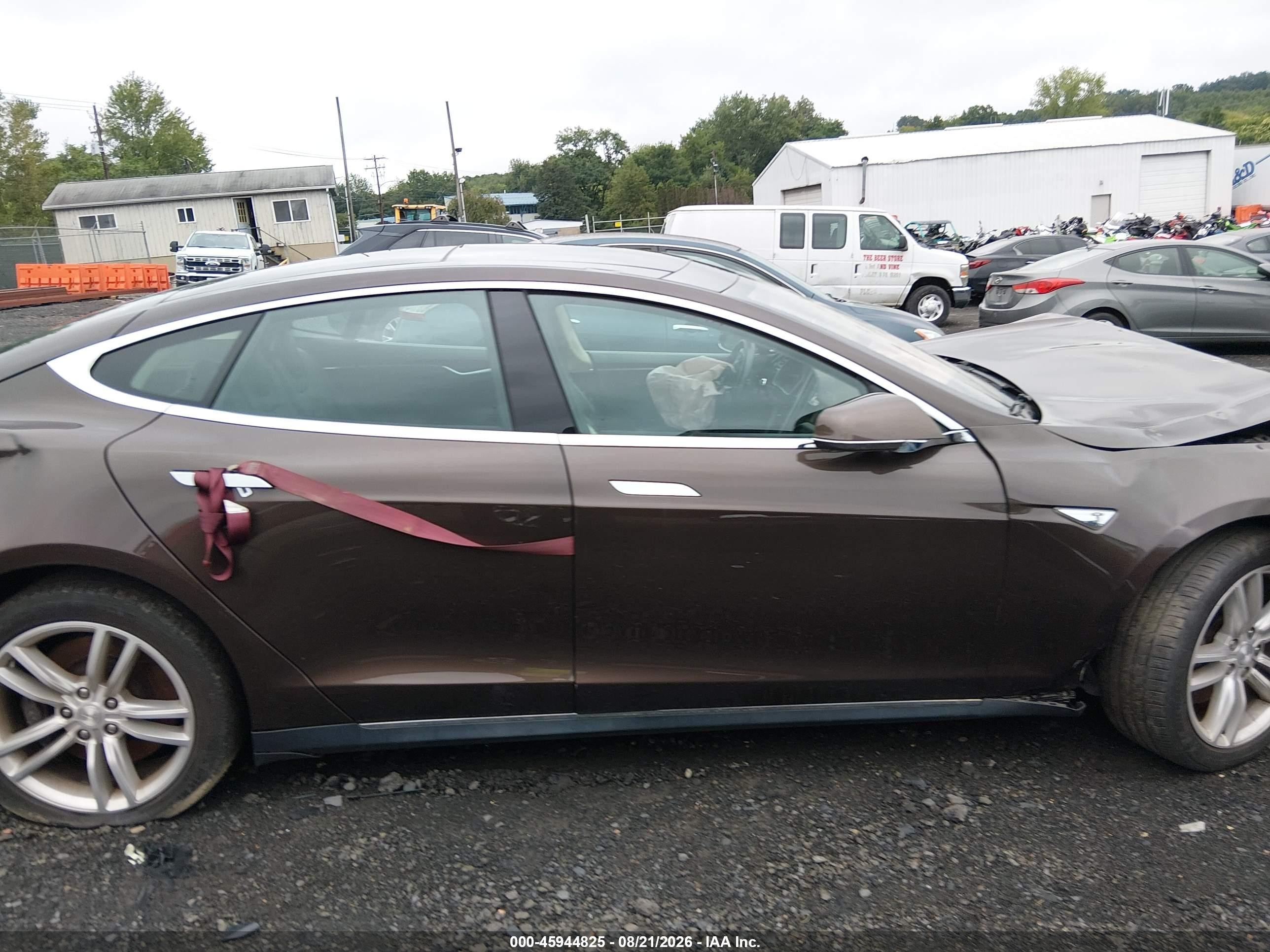 2014 Tesla Model S P85 Коричневый vin: 5YJSA1H15EFP43707