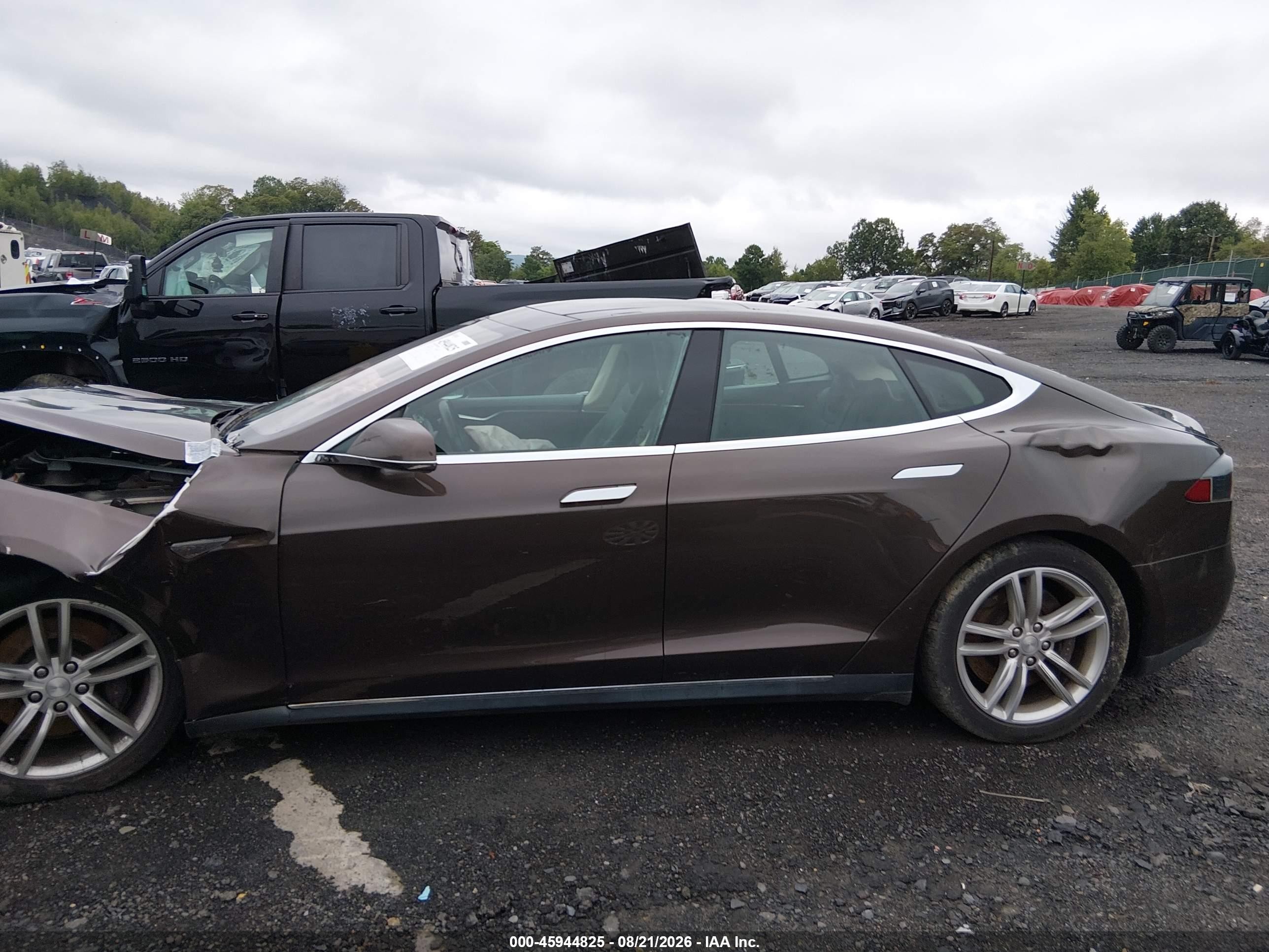 2014 Tesla Model S P85 Коричневый vin: 5YJSA1H15EFP43707