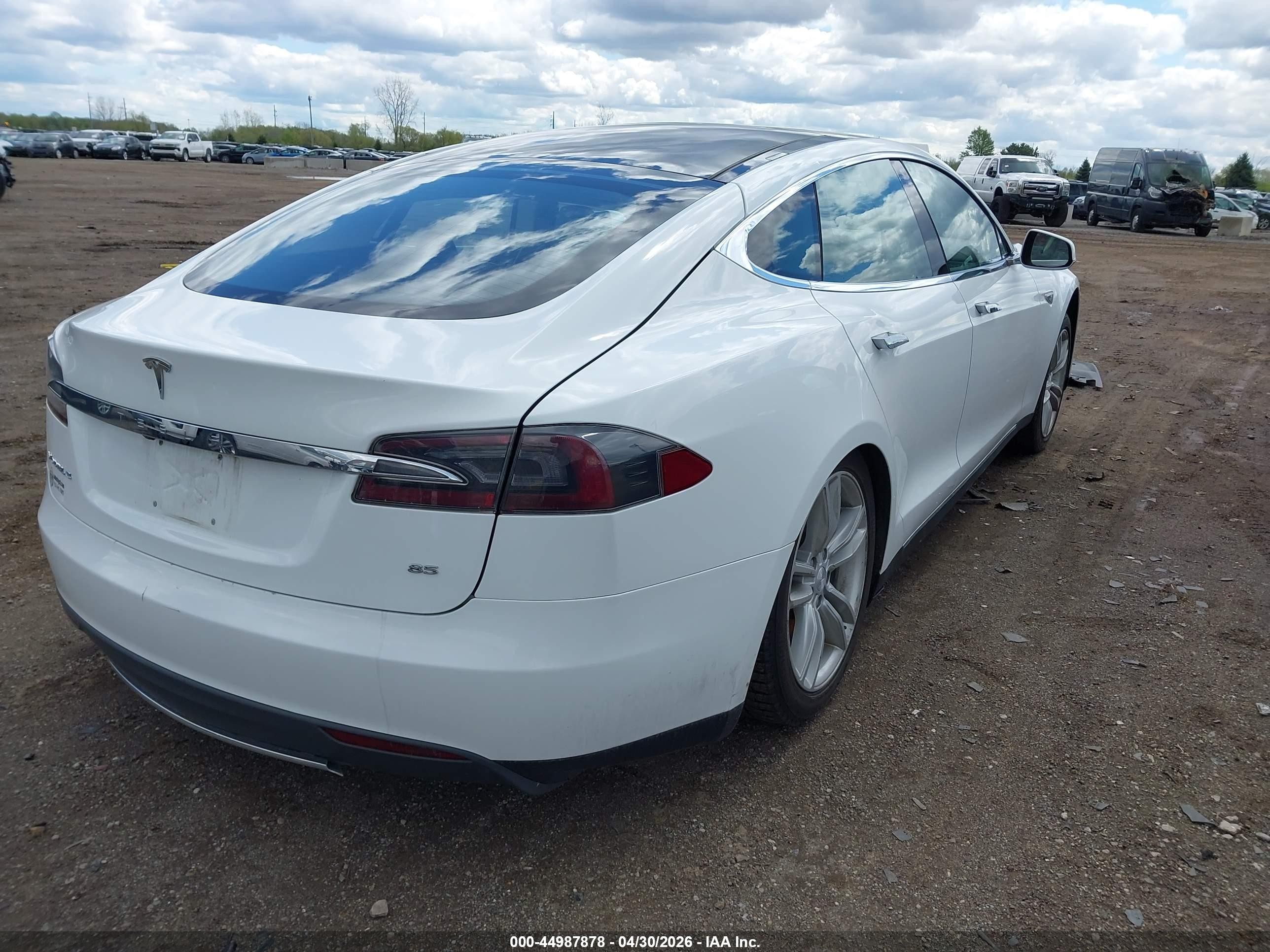 2014 Tesla Model S P85 White vin: 5YJSA1H15EFP49393