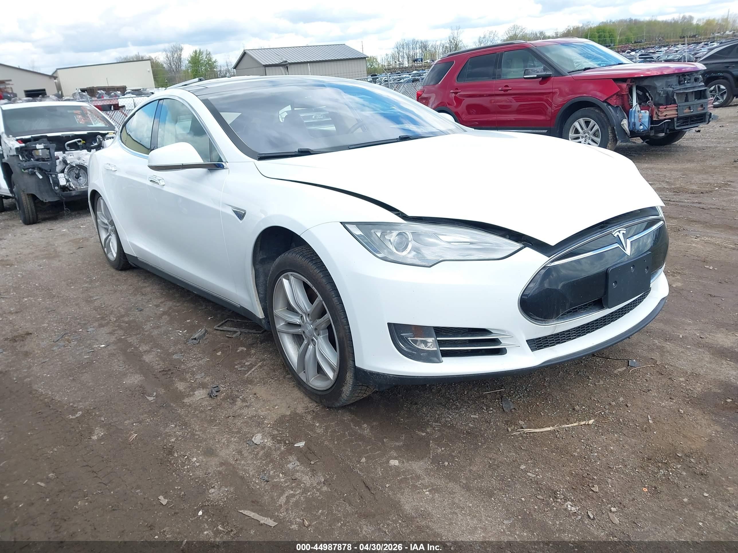 2014 Tesla Model S P85 White vin: 5YJSA1H15EFP49393