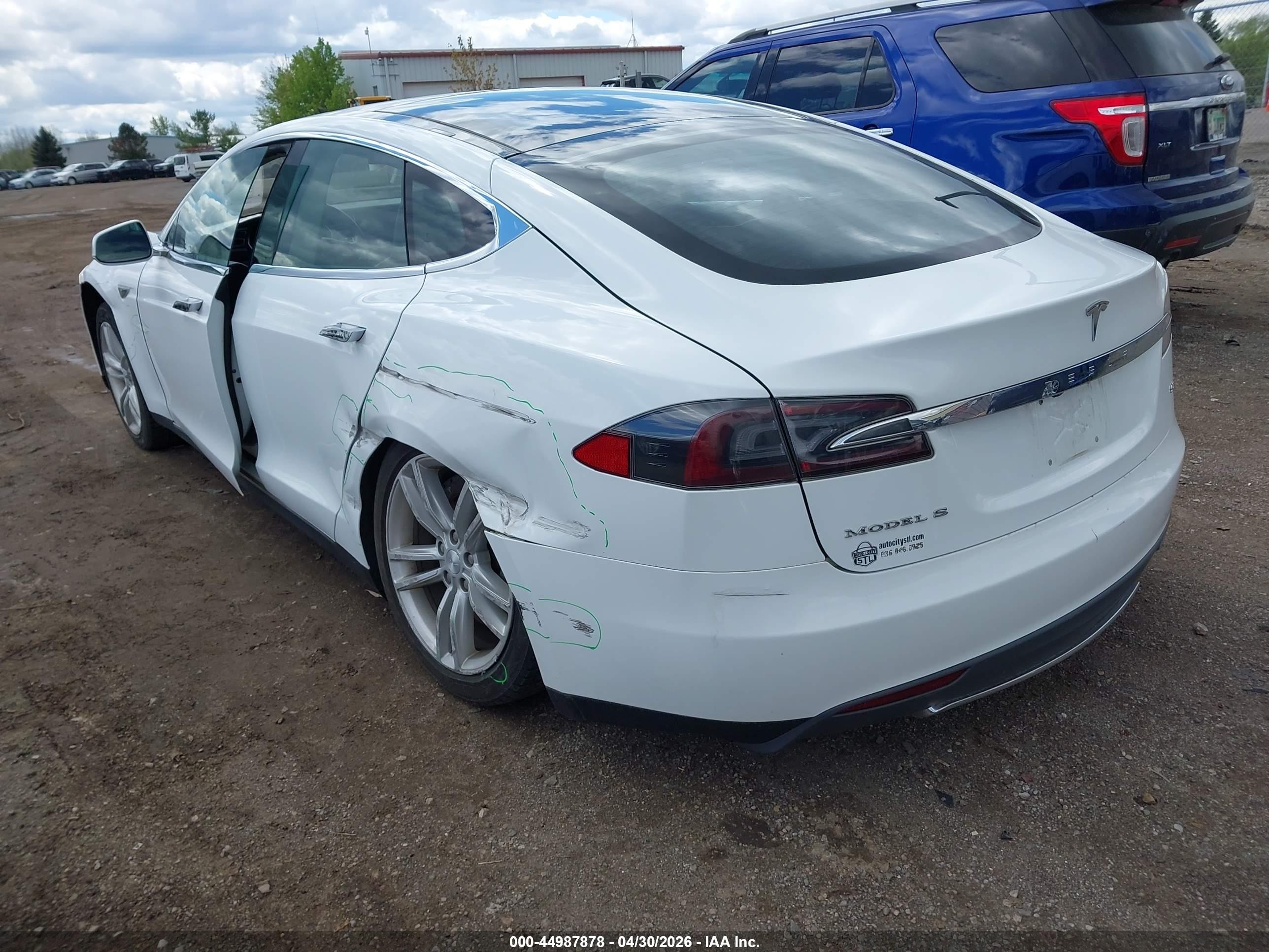 2014 Tesla Model S P85 White vin: 5YJSA1H15EFP49393