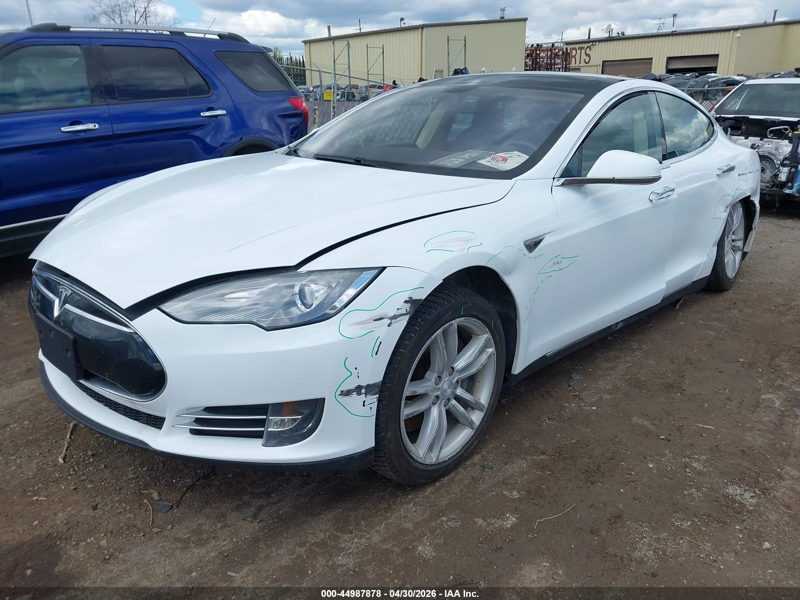 2014 Tesla Model S P85 White vin: 5YJSA1H15EFP49393